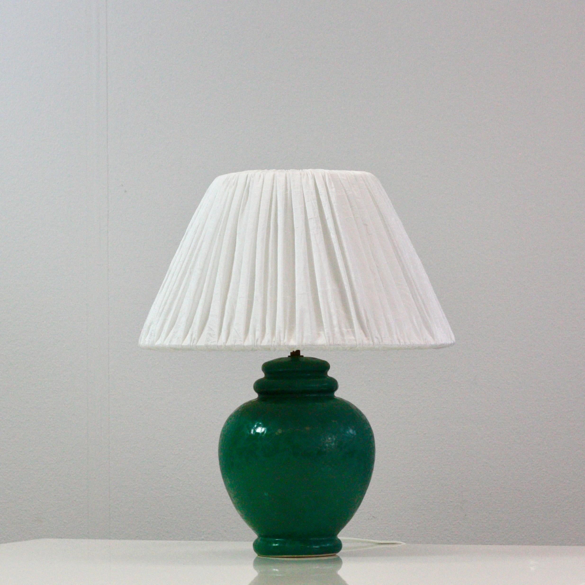 A rare ceramic by Mads Caprani for Caprani Light in excellent vintage condition. 

* A green ceramic desk lamp with a white fabric shade
* Designer: Mads Caprani
* Manufacturer: Caprani Light A/S Denmark 
* Year: 1980s
* Condition: Excellent vintage