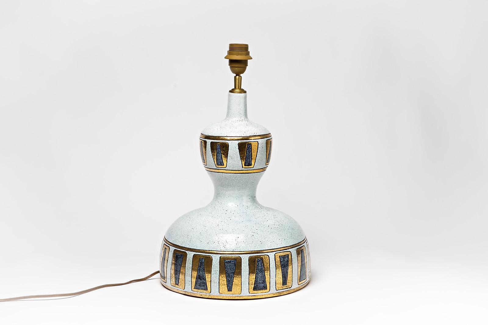 A ceramic lamp table, attributed to François Lembo, Vallauris.
White, gold, glazes decoration.
Sold with a new European electrical system,
circa 1970.
