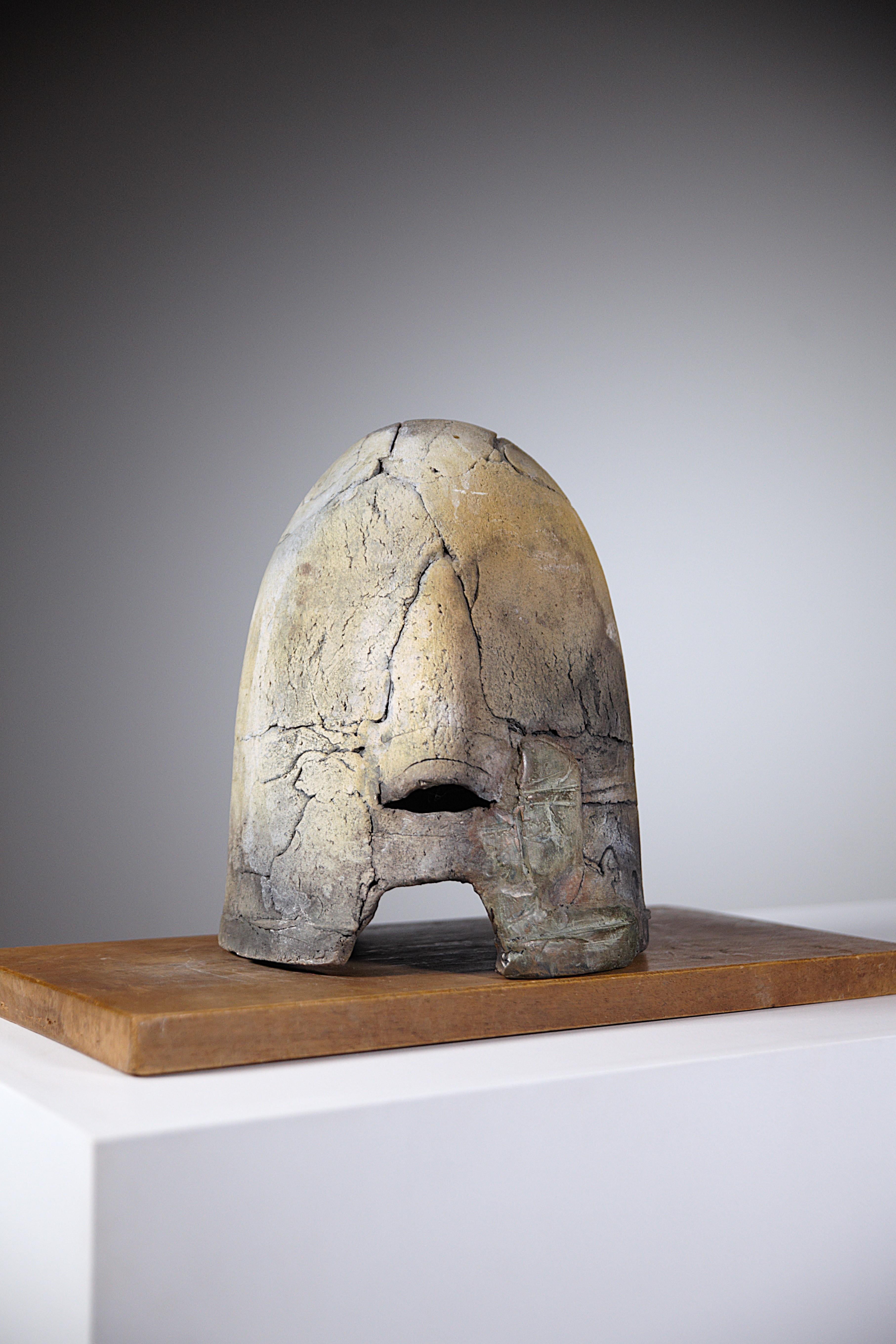 Scultura di maschera in ceramica di Christine Fabre Francia anni 2000 in vendita 3