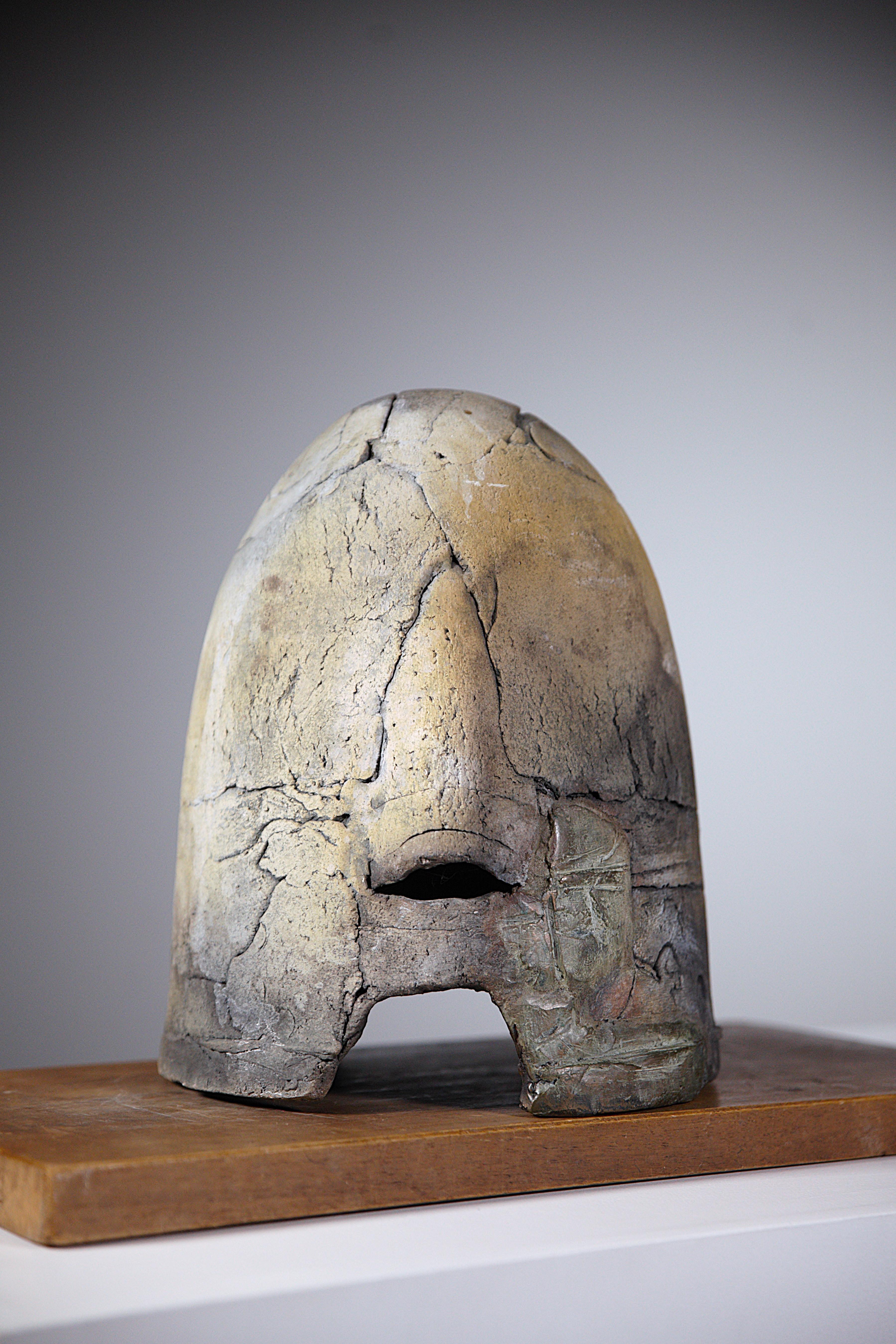 Scultura di maschera in ceramica di Christine Fabre Francia anni 2000 in vendita 4