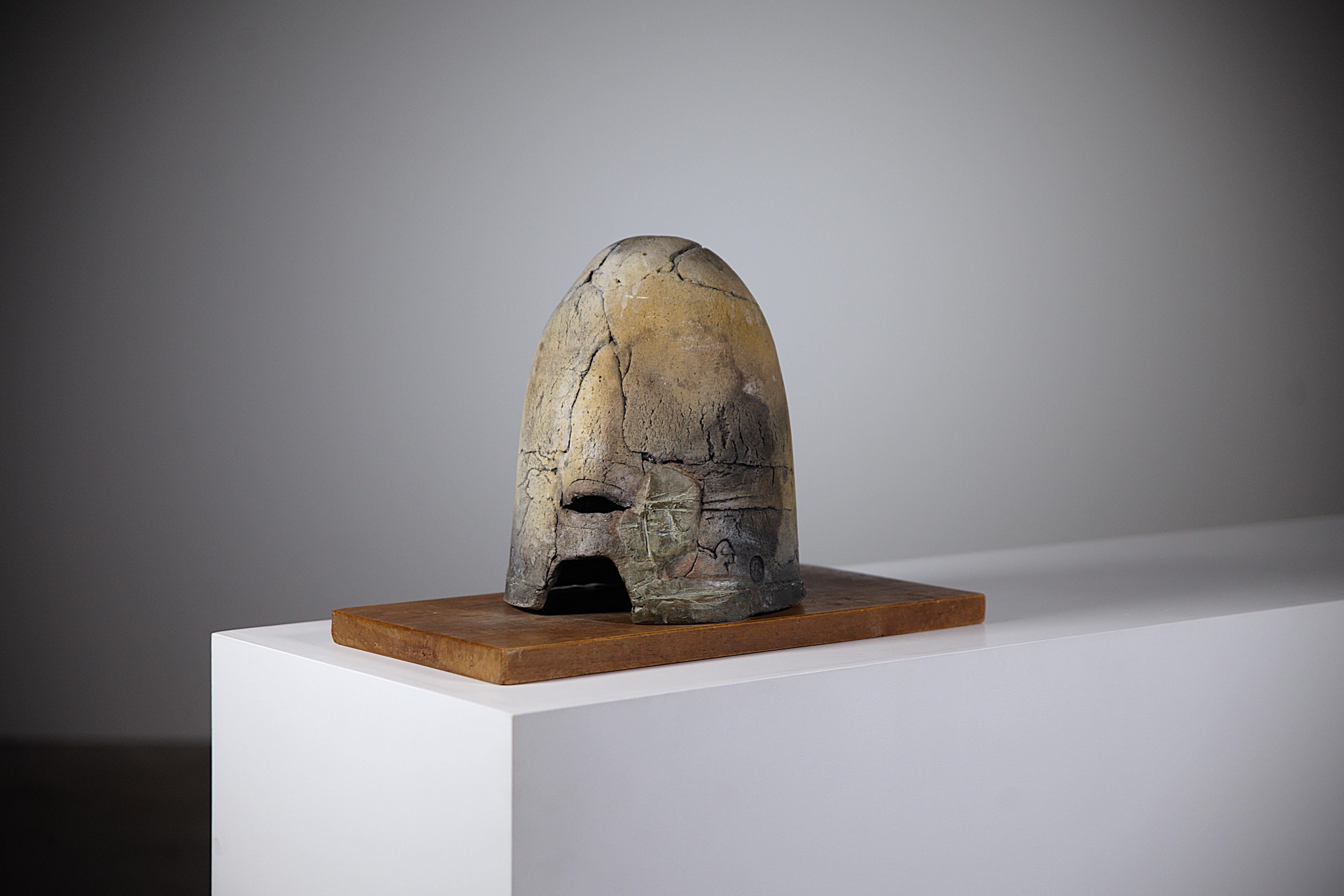 Una maschera primitiva in ceramica di Christine Fabre Francia, inizio 2000.

Patina molto impressionante.

Intitolato 