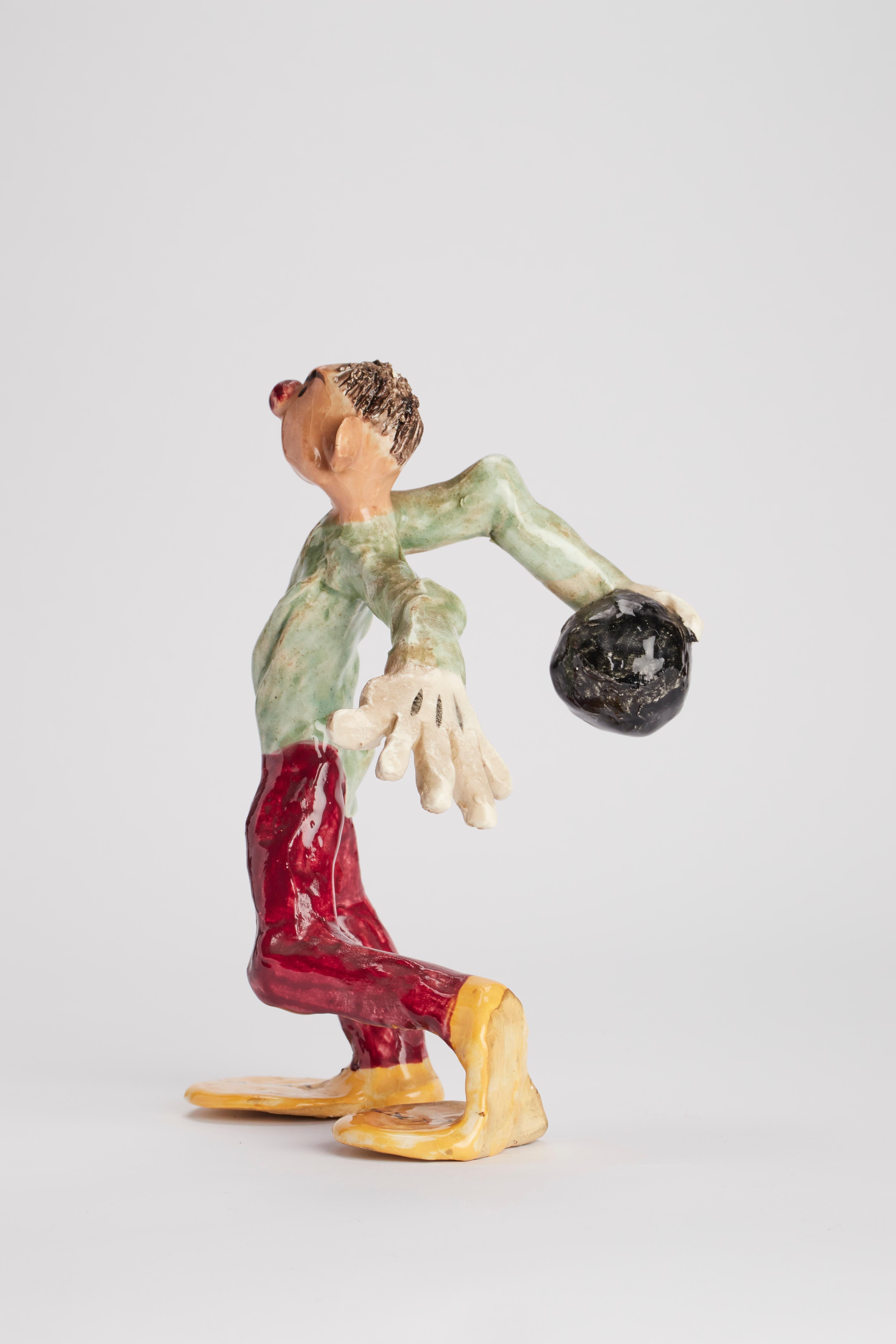 Ceramic Sculpture, a Man Playing Bowls, Usa 1900.  In Good Condition For Sale In Milan, IT