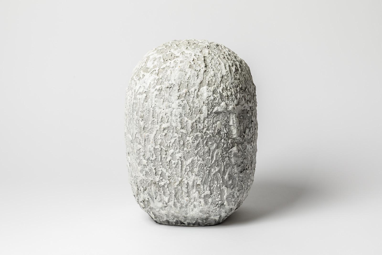 Keramik-Skulptur mit einem Kopf von Gisele Buthod-Garon, um 2017 (Französisch) im Angebot