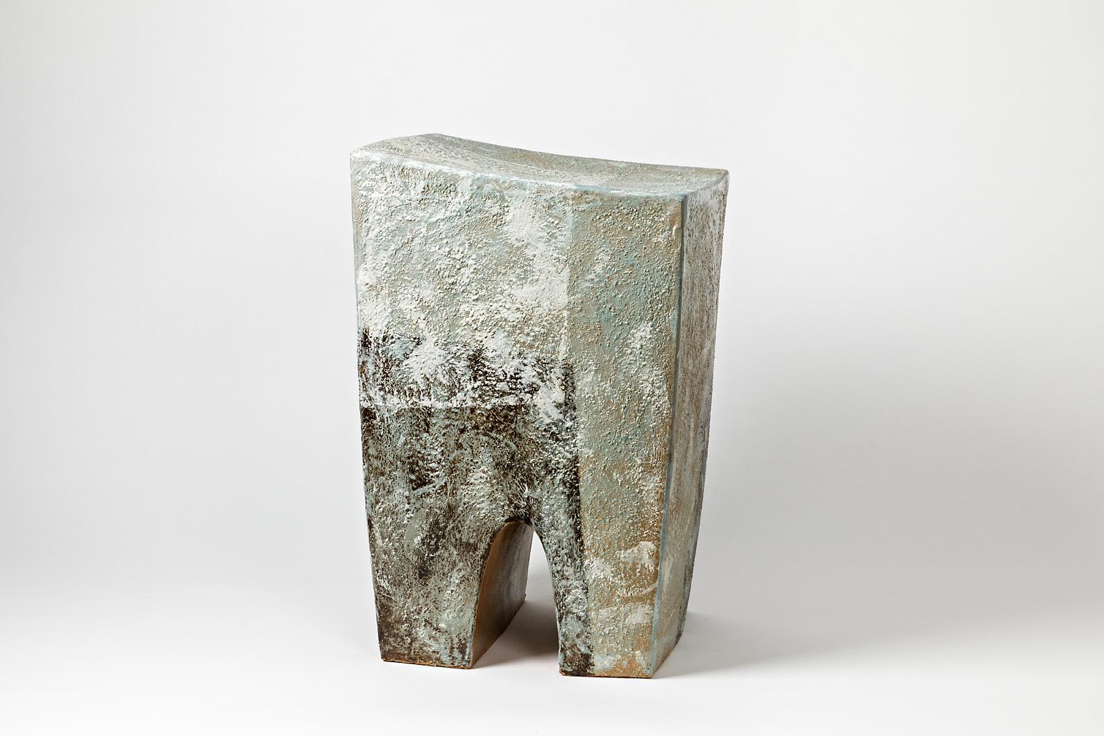 Tabouret en céramique de Martin Goerg avec décorations émaillées.
Cette pièce peut être placée à l'intérieur ou à l'extérieur.
Conditions d'origine parfaites.
2018.
Un set de 8 pièces est disponible.