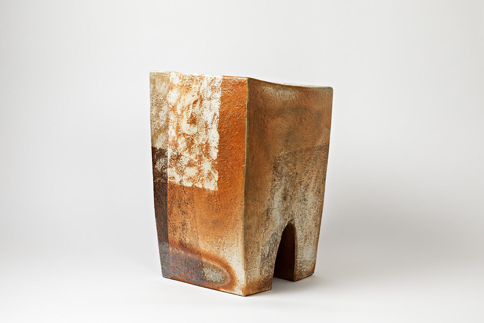 Ein Keramikhocker von Martin Goerg mit Glasurdekor.
Dieses Stück kann sowohl drinnen als auch draußen aufgestellt werden.
Perfekter Originalzustand.
2018.
Es ist ein Satz von 8 Stück erhältlich.