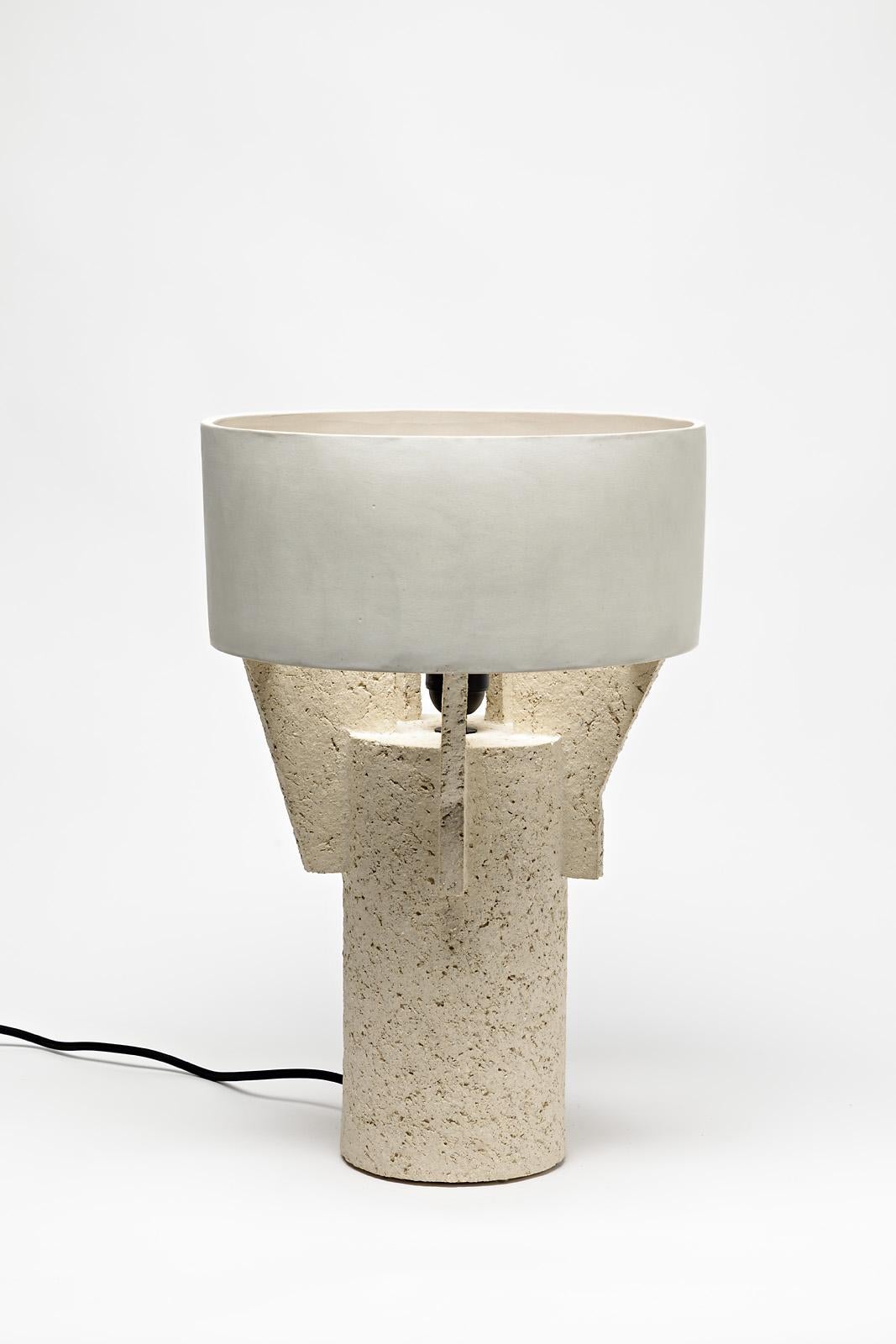Keramik-Tischlampe von Denis Castaing mit weißer Glasurdekoration, 2019 (Beaux Arts)