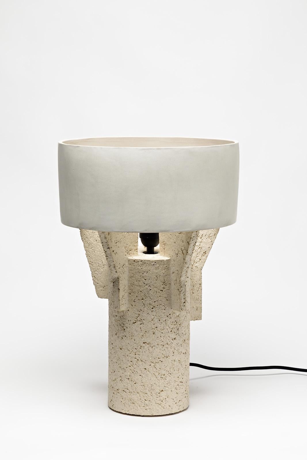 Keramik-Tischlampe von Denis Castaing mit weißer Glasurdekoration, 2019 (Französisch)