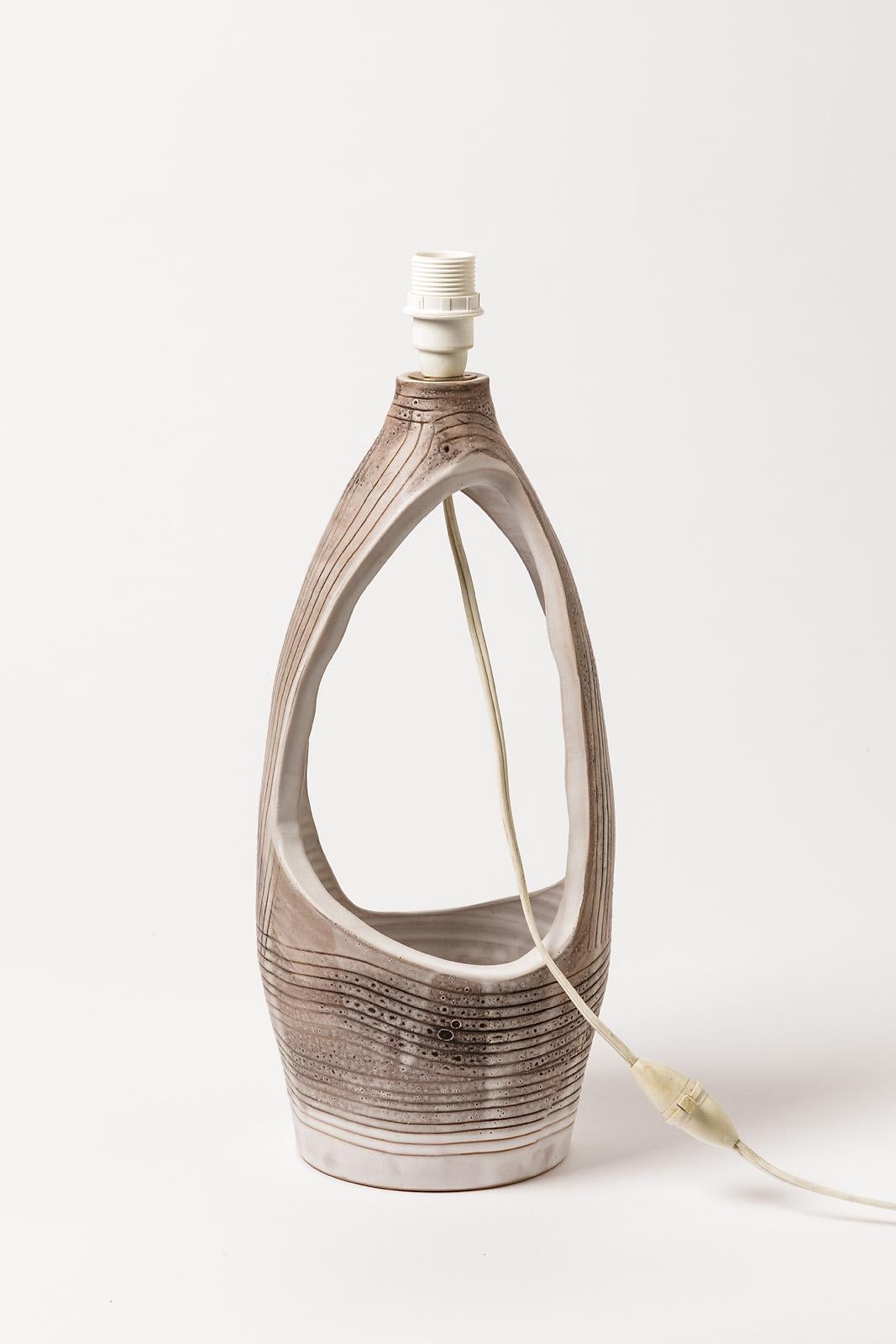 Keramische Tischlampe von Jean Austruy:: um 1960-1970 (Keramik) im Angebot