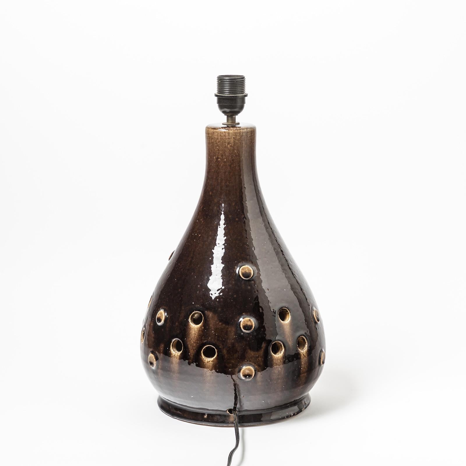 A ceramic lamp in the style of Georges Pelletier.
Perfect original conditions.
Sold with a new European electrical system,
circa 1960-1970.
Dimensions are mentioned only for ceramic.