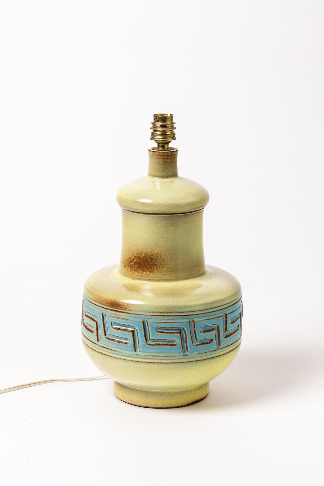 A ceramic table lamp signed, Vallauris, France.
Perfect original conditions.
Signed under the base.
Dimensions are mentioned only for the ceramic,
circa 1960-1970.
Sold with a new European electrical system.
