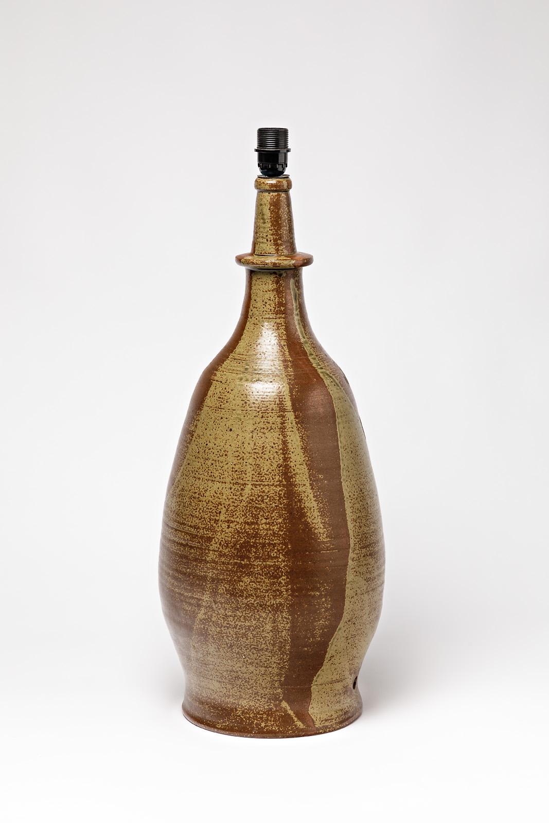 Français Lampe de table en céramique attribuée à La Borne Potters, vers 1970 en vente