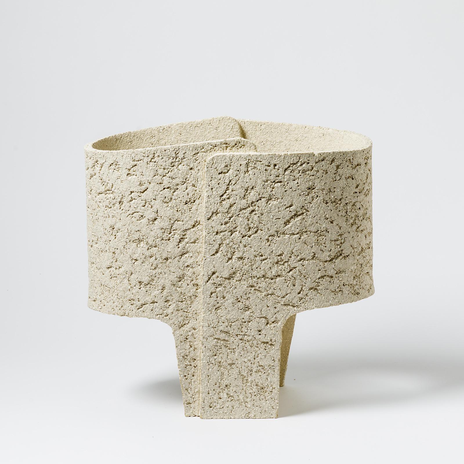 A ceramic table lamp by Denis Castaing.
Perfect original conditions.
Sold with a new European electrical system.
2022.