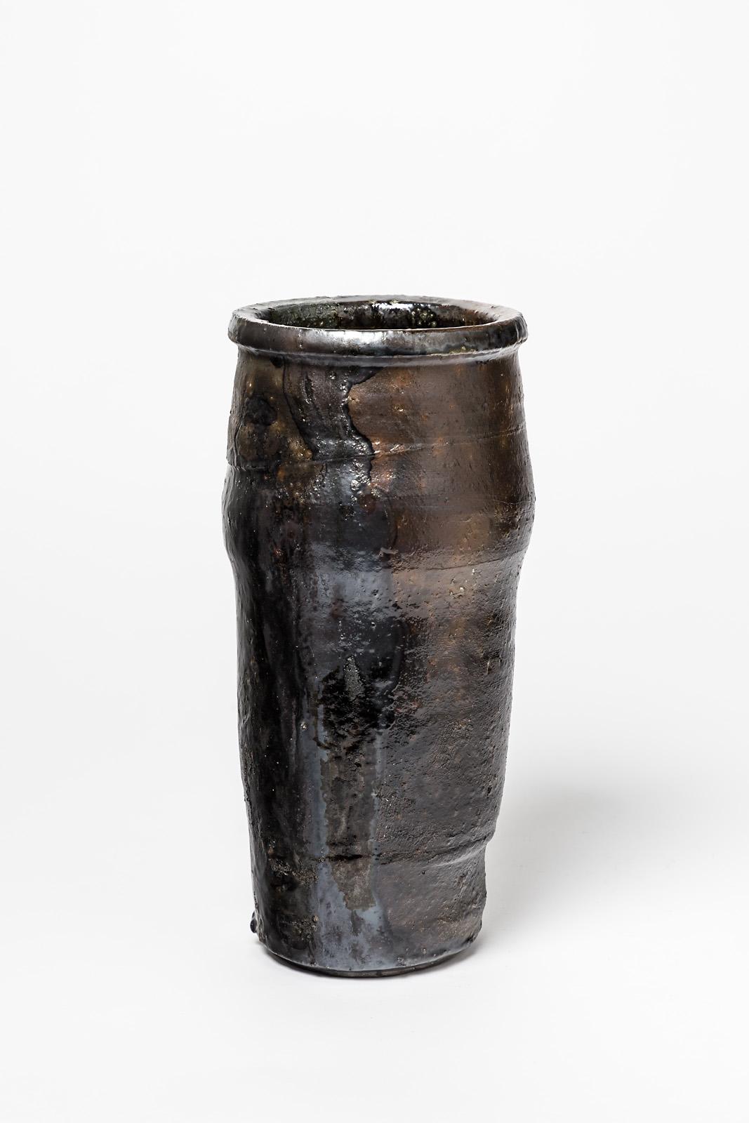 Un vase en céramique de Camille Virot.
Conditions d'origine parfaites.
Signé à la base.
Vers 1990-2000.
Pièce unique.