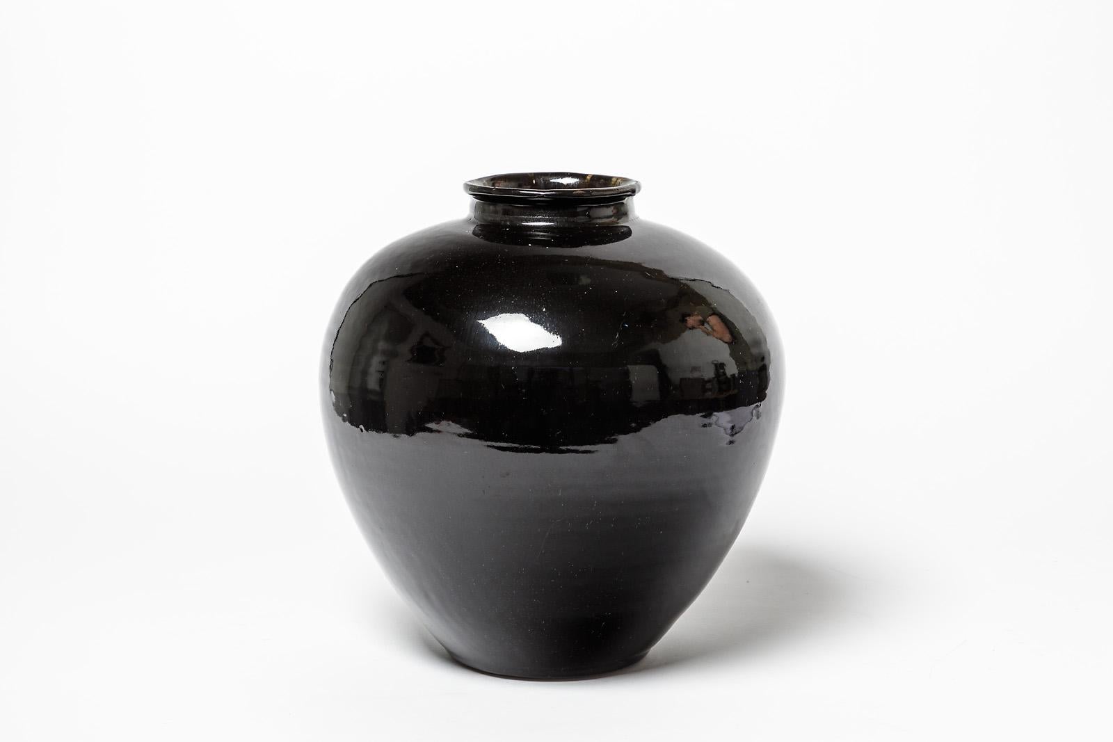 Un vase en céramique de Claude Champy.
Conditions d'origine parfaites.
Signé sous la base 