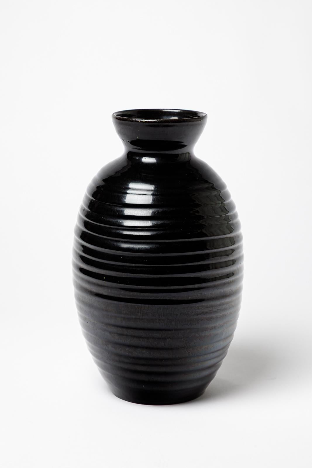 Vaso in ceramica con decorazione a smalto nero di Accolay, cica 1960-1970 In condizioni ottime in vendita a Saint-Ouen, FR