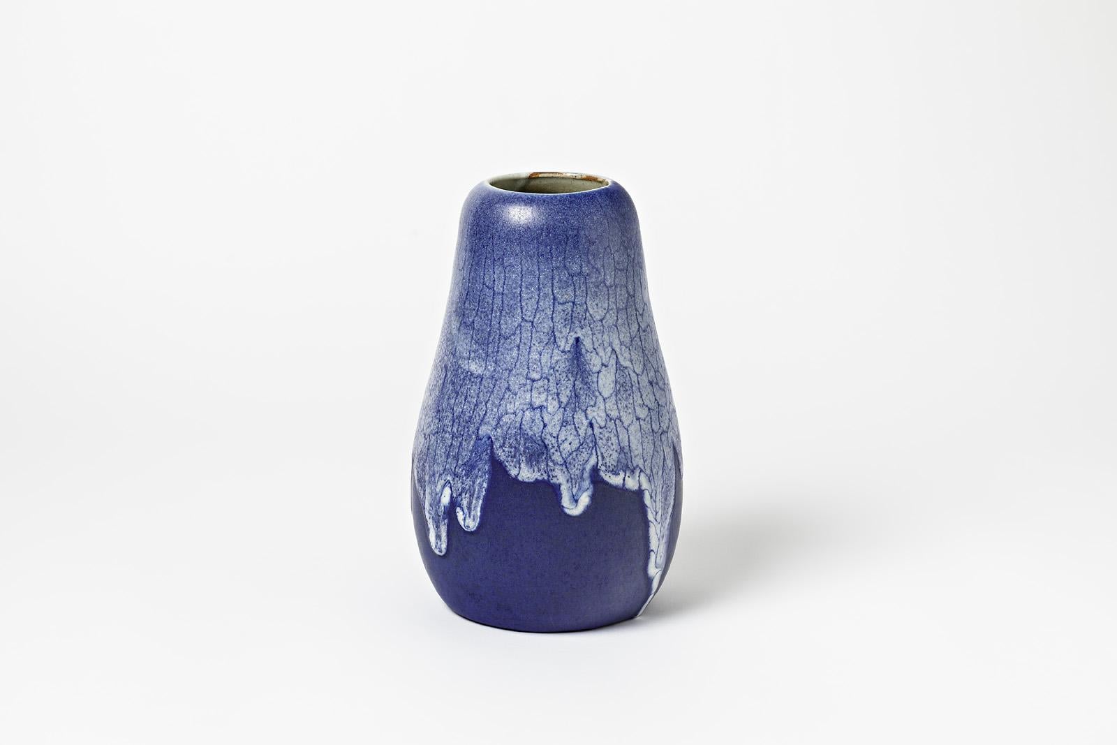 A ceramic vase with blue and white glazes decoration by Leon Pointu.
Handwritten signature under the base.
Circa 1920.
Unique piece.
Perfect original conditions.