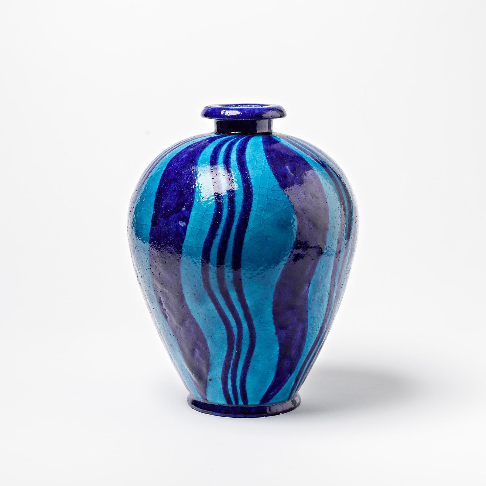 Keramikvase mit blauer Glasur, um 1920, nicht signiert (Beaux Arts) im Angebot