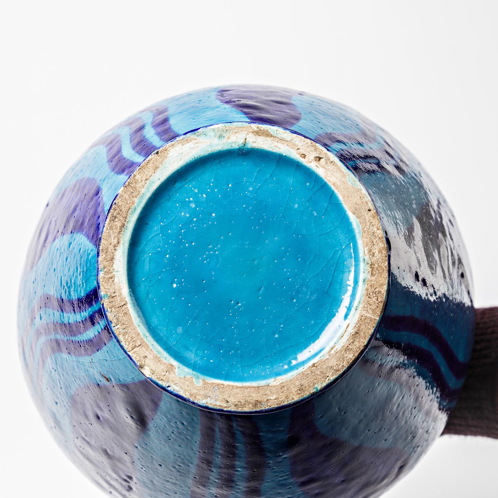 Keramikvase mit blauer Glasur, um 1920, nicht signiert (20. Jahrhundert) im Angebot