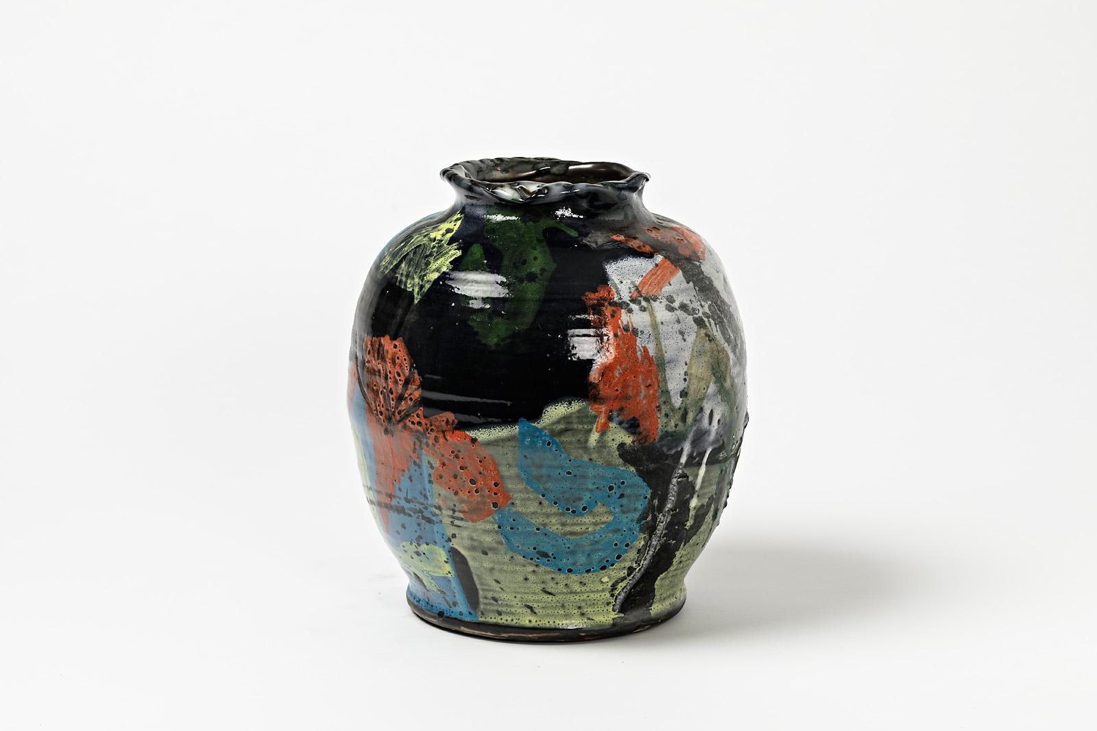 Un vase en céramique à décor d'émaux de Michel Lanos (1926-2005).
Décorations originales parfaites.
Monogramme de l'artiste sous la base,
vers 1990.
Pièce unique.