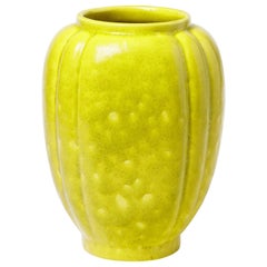 Vase en céramique à décor de glaçure jaune par Raoul Lachenal, vers 1930