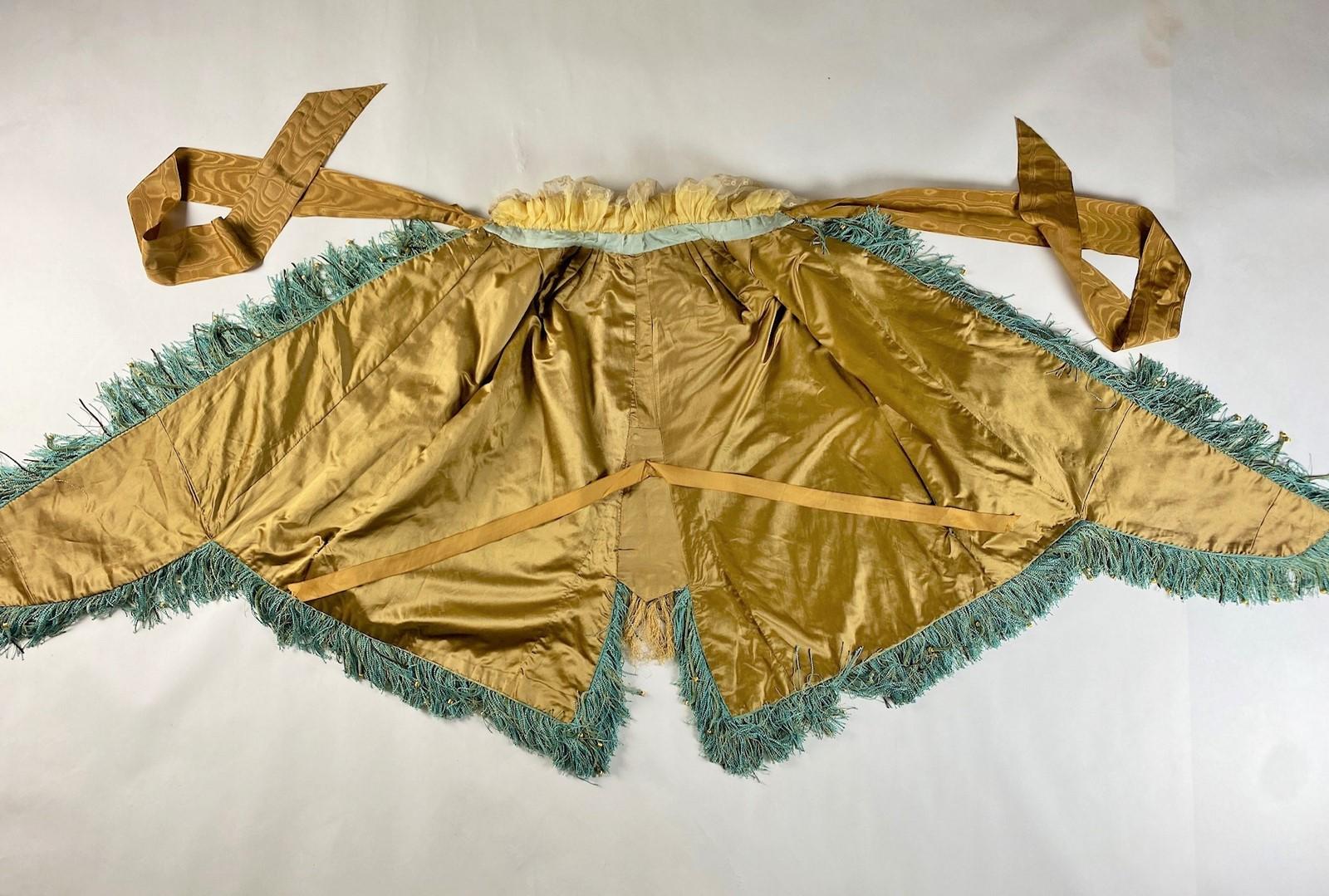 A ceremonial Couture Dolman possibly Worth- French Circa 1875 For Sale 8