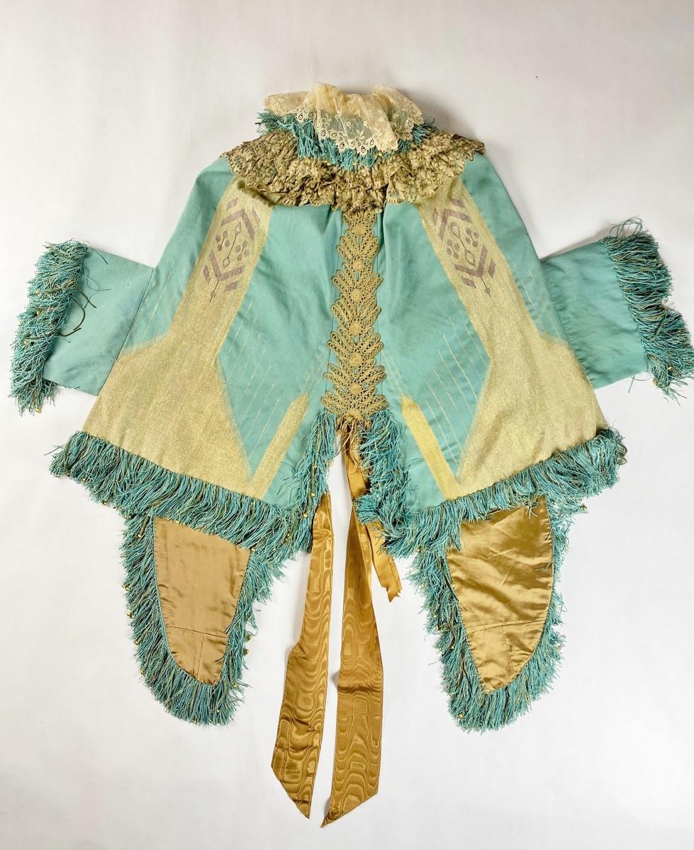 A ceremonial Couture Dolman possibly Worth- French Circa 1875 For Sale 9