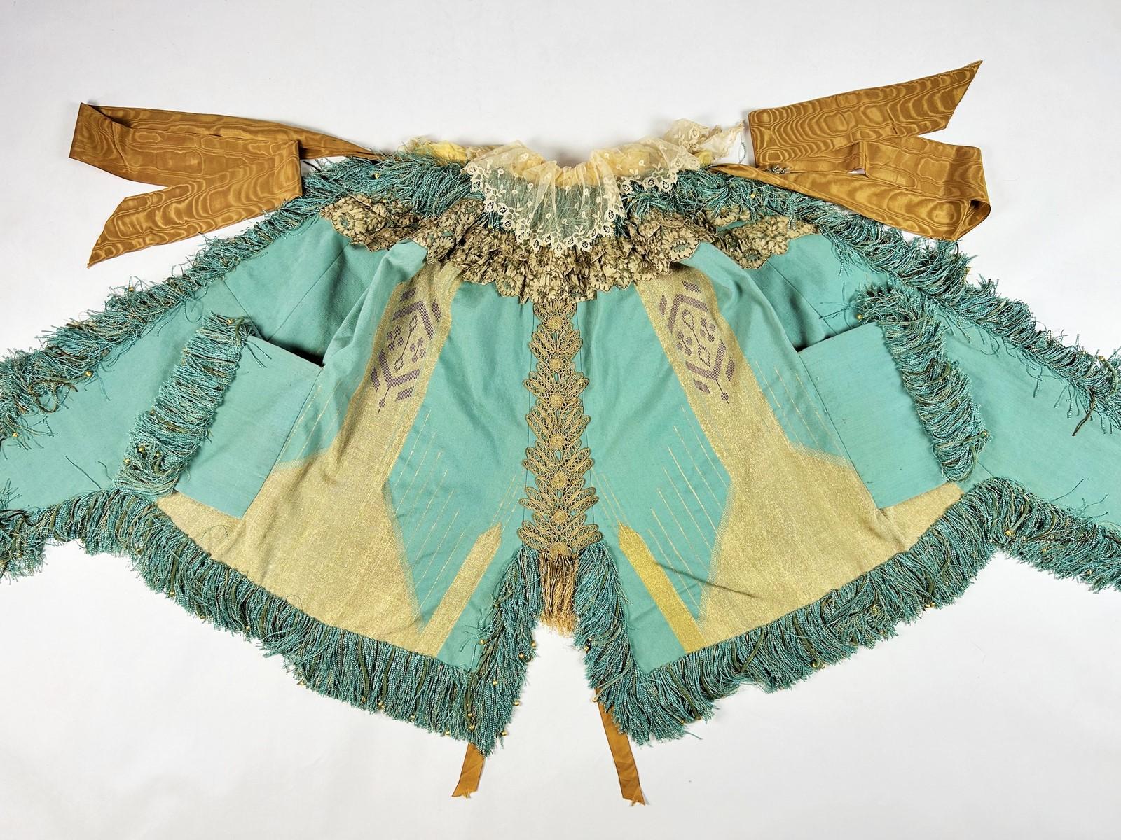 A ceremonial Couture Dolman possibly Worth- French Circa 1875 For Sale 10