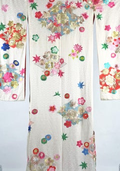 A ceremonial Furisode Kimono in embroidered silk damask - Japan Circa 1960