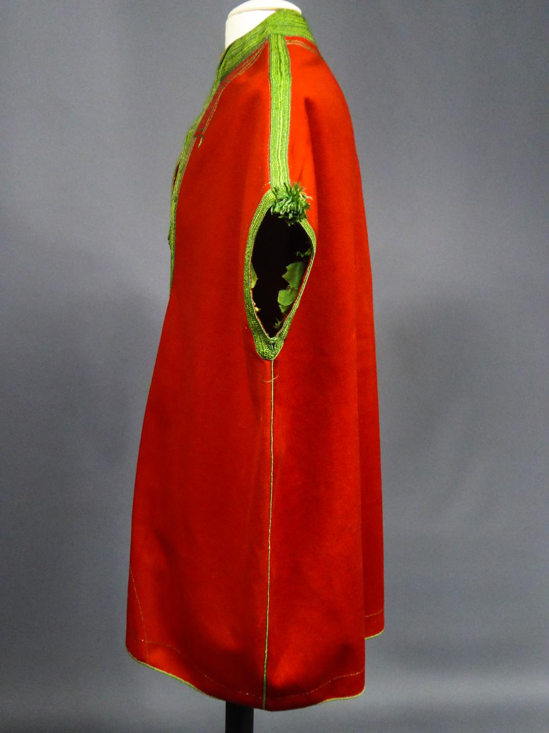 A Ceremonial Jebba Tunic in Felt Embroidered with Silk - Tunisia Circa 1900/1950 For Sale 1