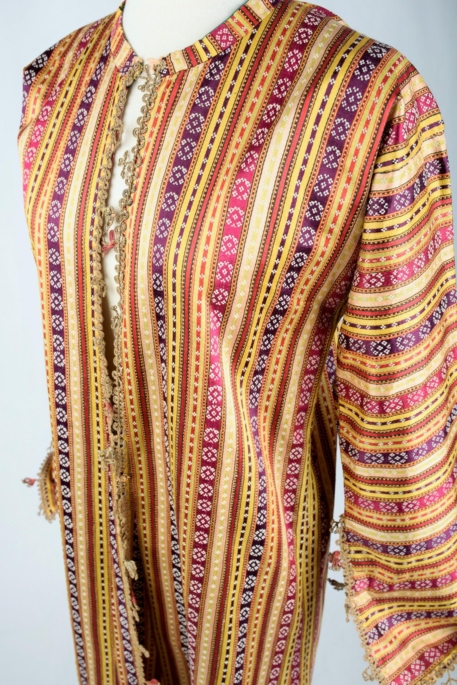 A Ceremonial Kaftan or Entari in brocaded satin - Ottoman Empire Circa 1900-1930 5