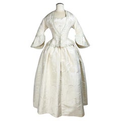 A Ceremonial two pieces gown in moiré silk faille – England Circa 1845 A Ceremonial two pieces gown in moiré silk faille – England Circa 1845