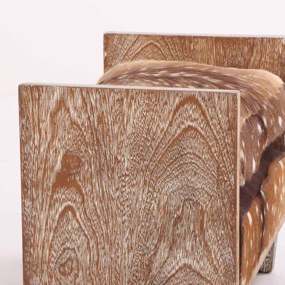 Argentin Un banc cubique en chêne cérusé, à la manière de Jean-Michel Frank. en vente