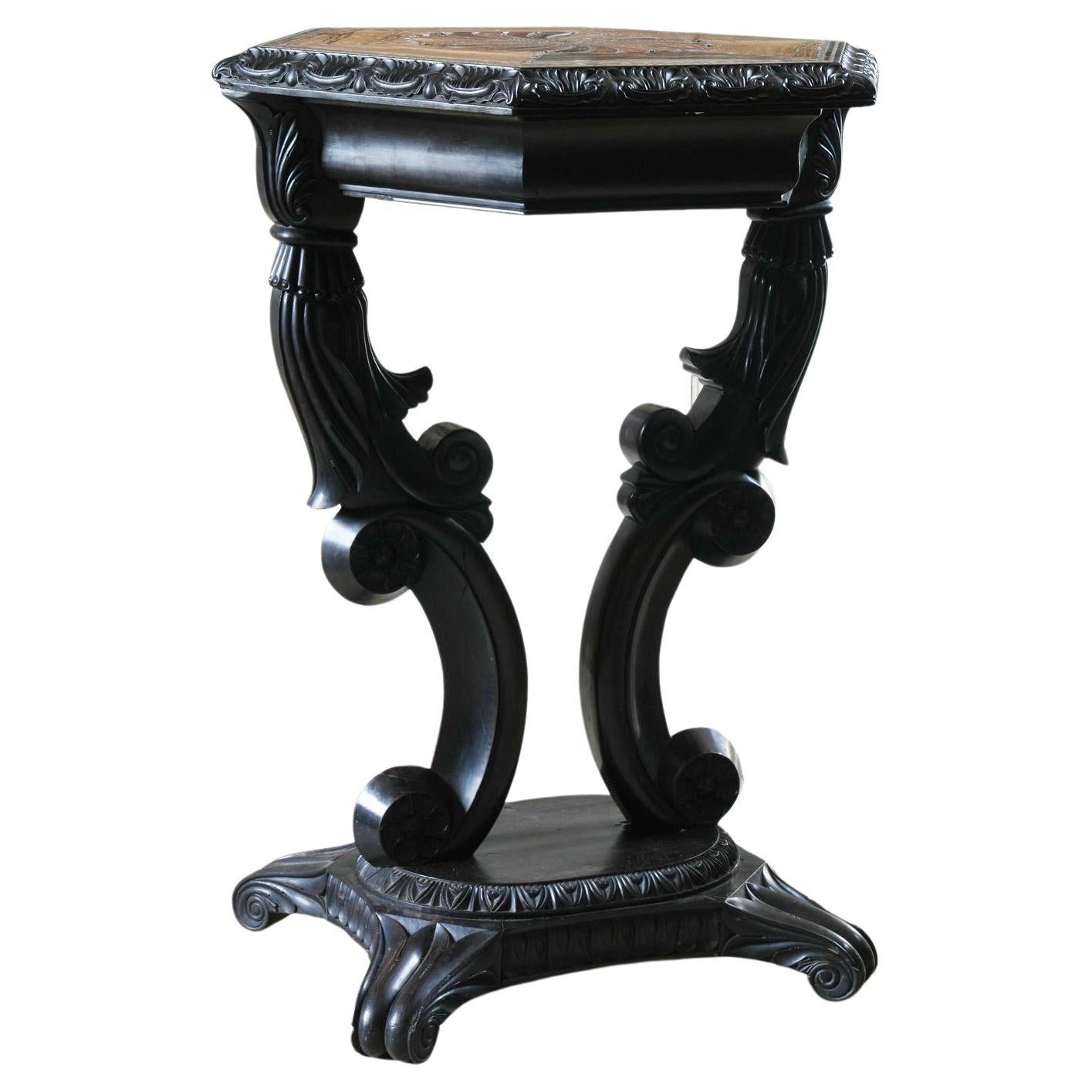Mesa auxiliar de ébano y madera de Ceilán
