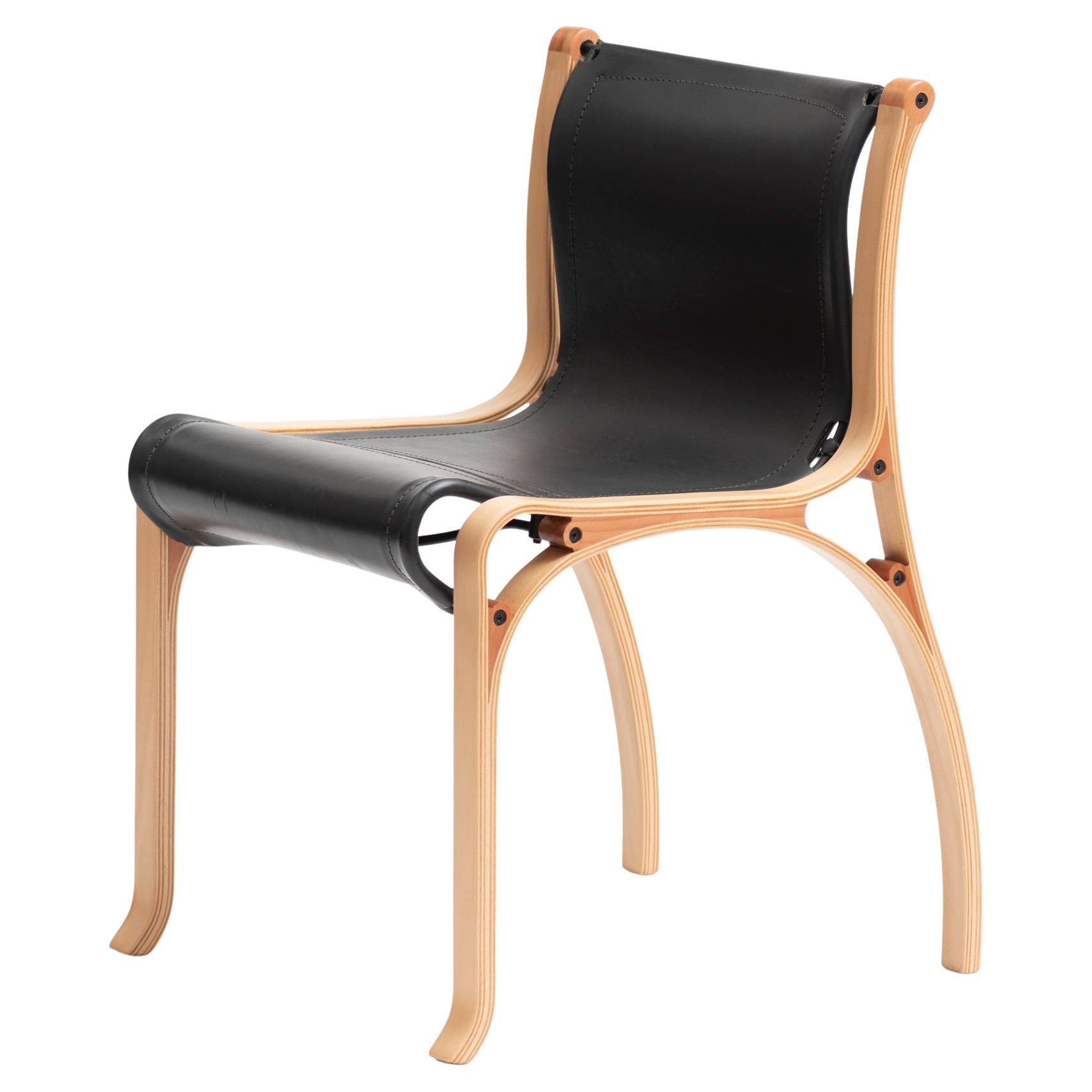 Silla de Cristian Valdes 1977, madera laminada y cuero, Negro en venta