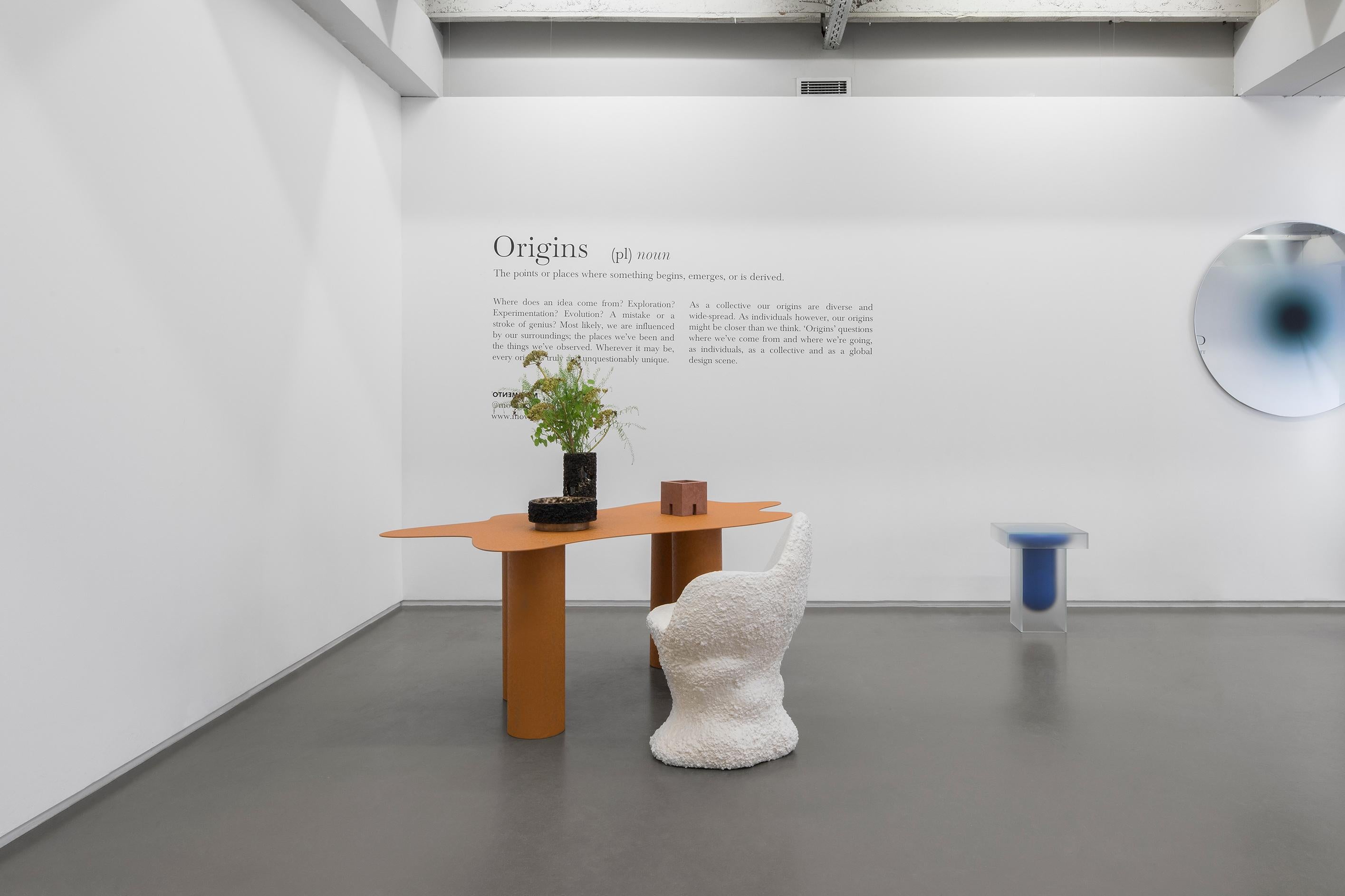 A Chair for Ursula, Off-White Sculptural Dining Chair, Zeitgenössische Handarbeit (Geschnitzt) im Angebot