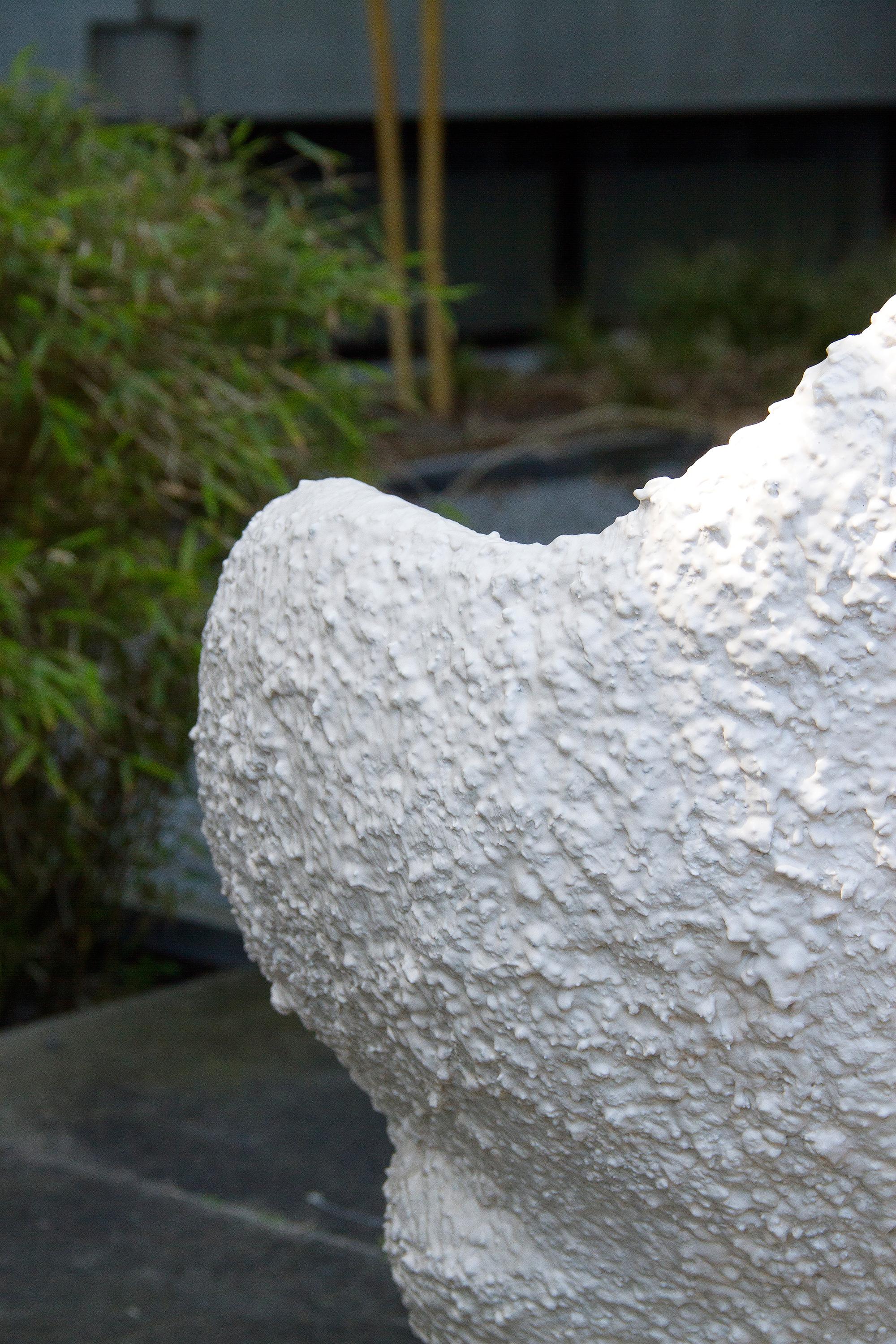 A Chair for Ursula, Off-White Sculptural Dining Chair, Zeitgenössische Handarbeit im Angebot 1