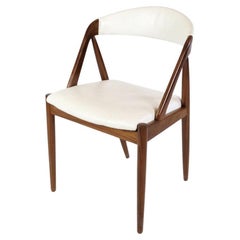 Silla De Teca Y Piel Blanca Modelo 31 De Kai Kristiansen De Los Años 60 