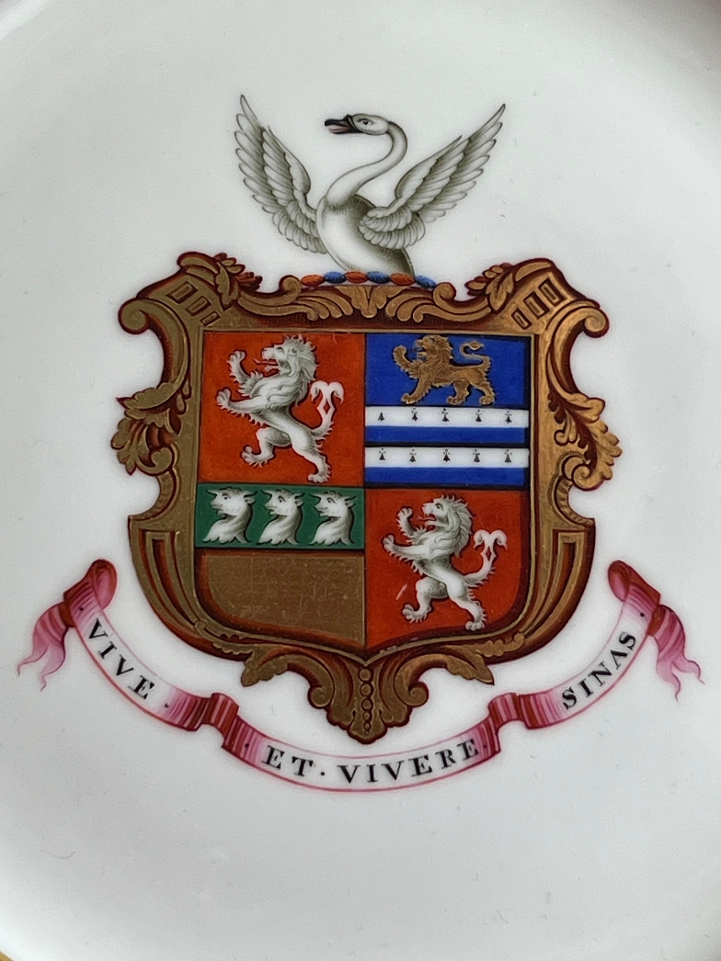 Regency A Chamberlain Worcester porcelain Armorial plate c.1830 For Sale