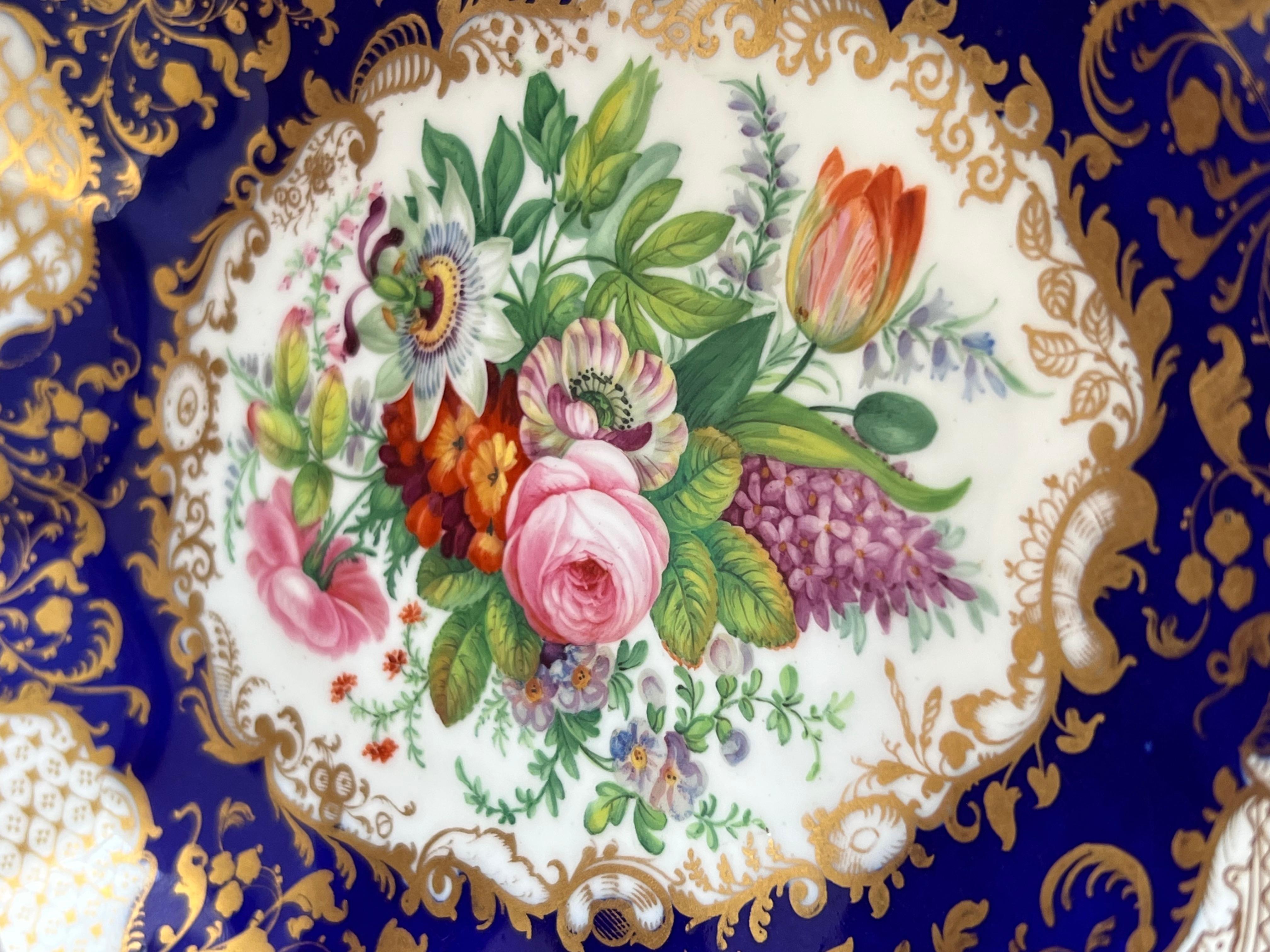 Peint à la main Panier en porcelaine Chamberlain Worcester C.1840-45 en vente