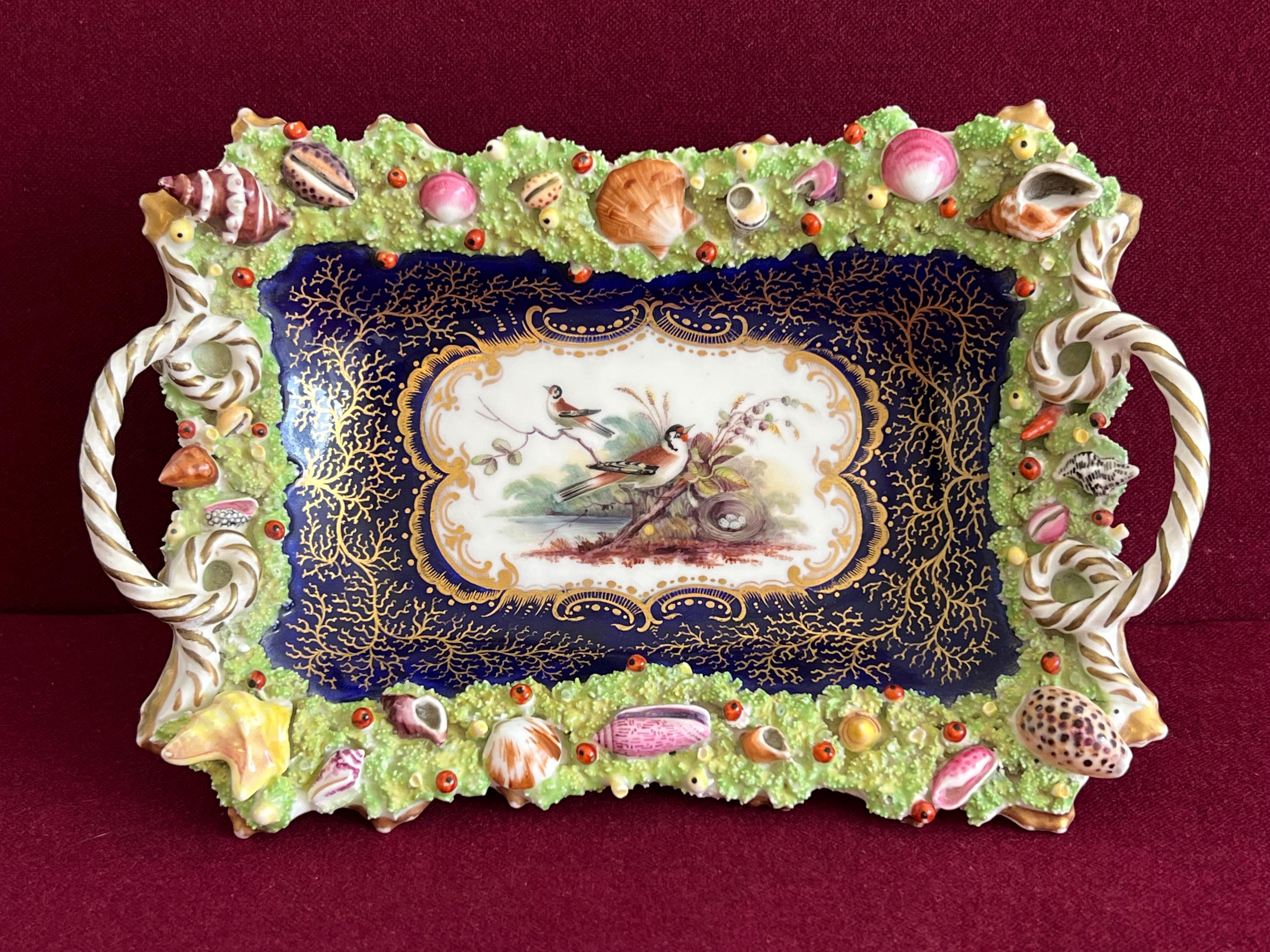 XIXe siècle Le panier Chamberlain Worcester incrusté de coquillages C.1840 en vente