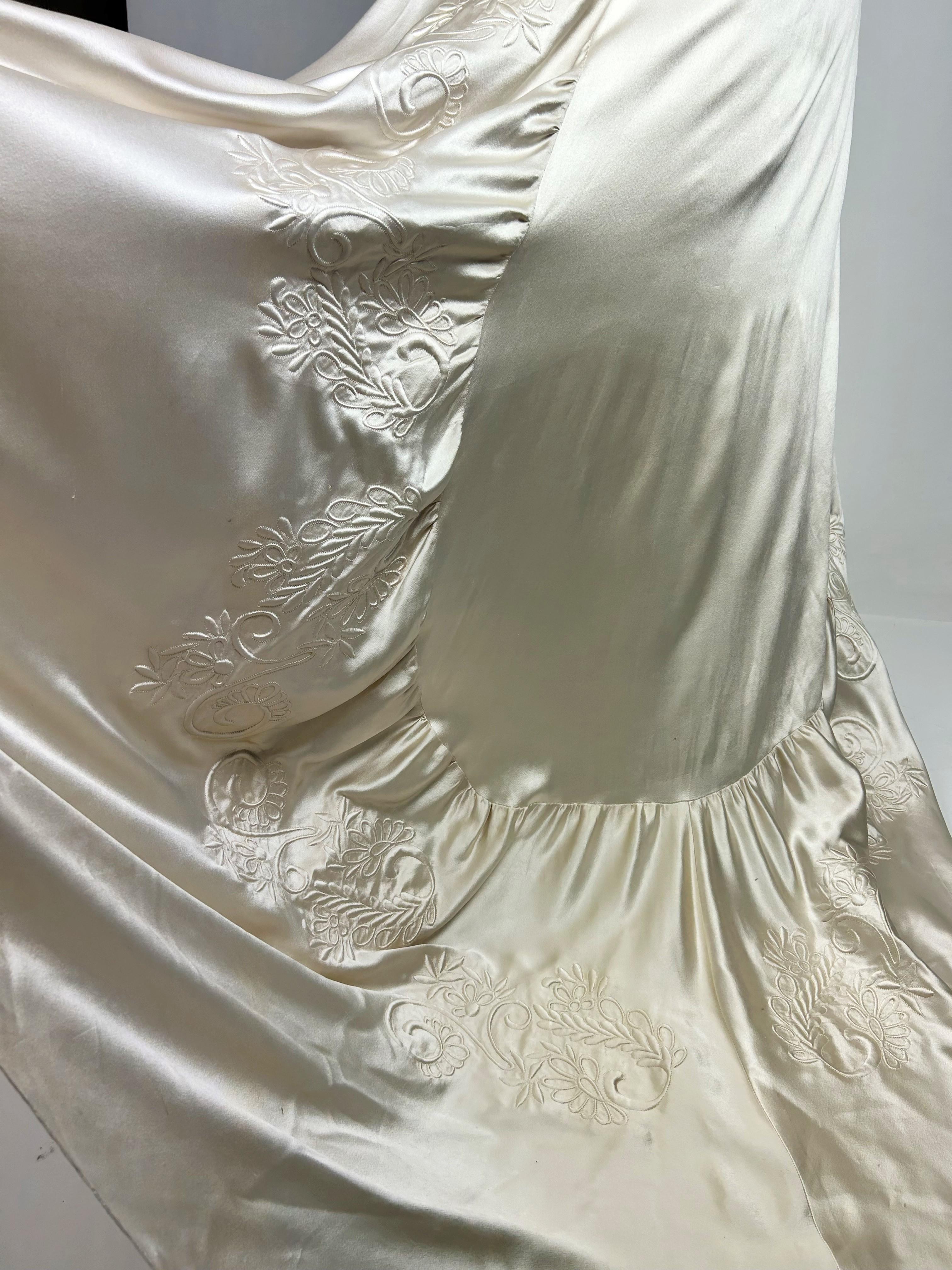 A Champagne Embroidered Satin Wedding Dress with train - France Circa 1940 For Sale 12