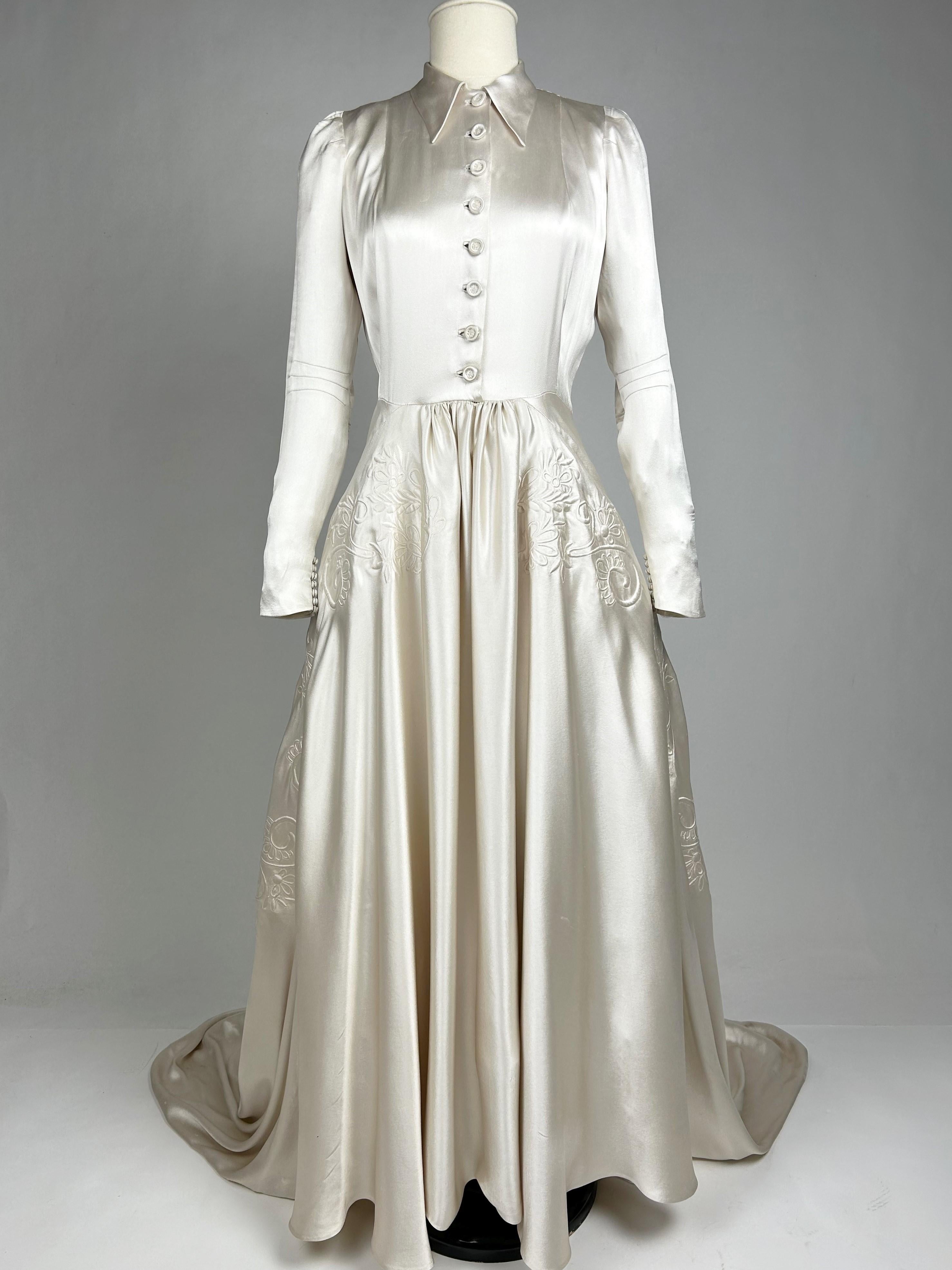 A Champagne Embroidered Satin Wedding Dress with train - France Circa 1940 For Sale 3