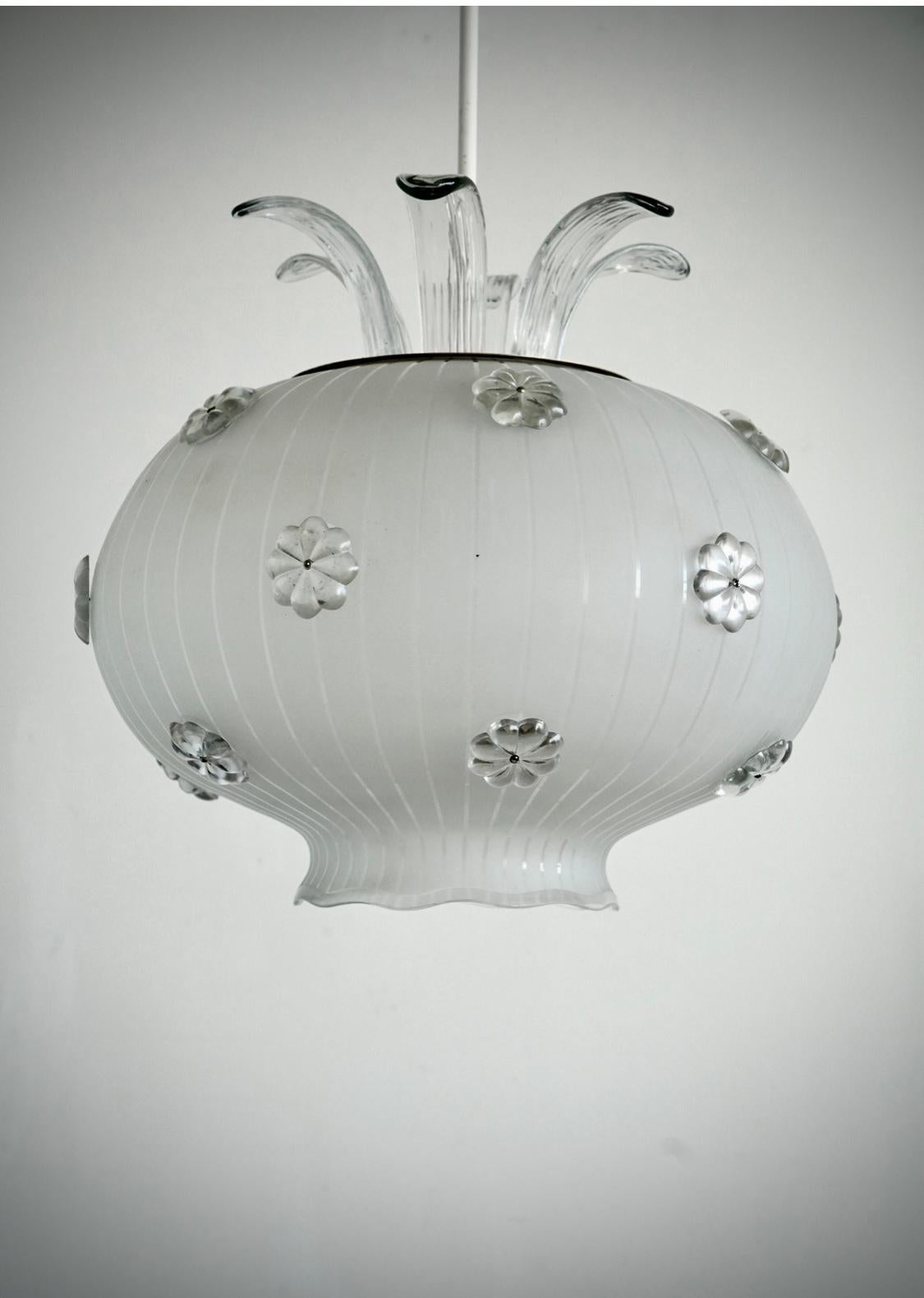 Un lampadario disegnato da Harald Notini modello 