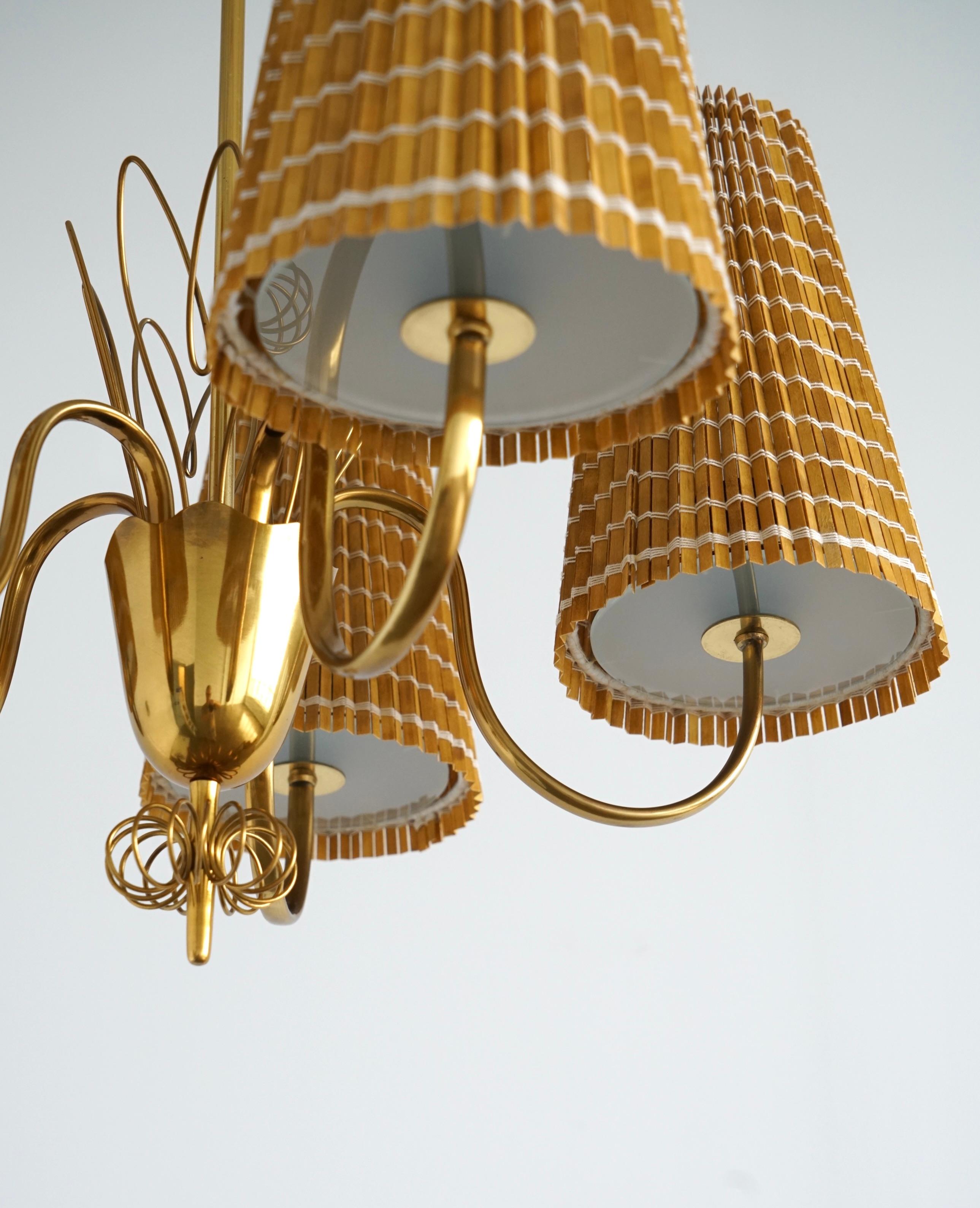 Un lampadario  da Paavo Tynell  per Taito Oy, Model 9082 in vendita 3