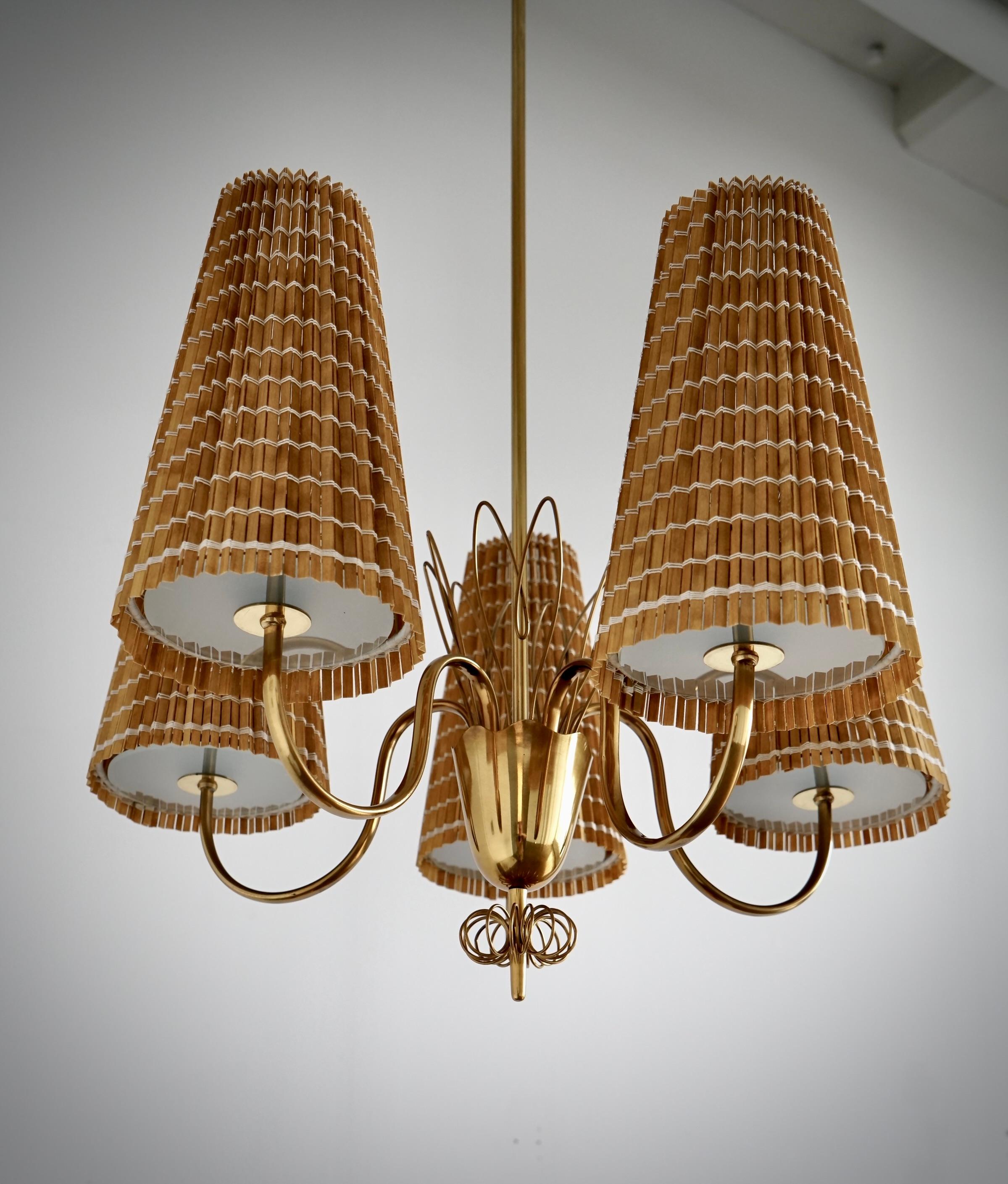 Finlandese Un lampadario  da Paavo Tynell  per Taito Oy, Model 9082 in vendita