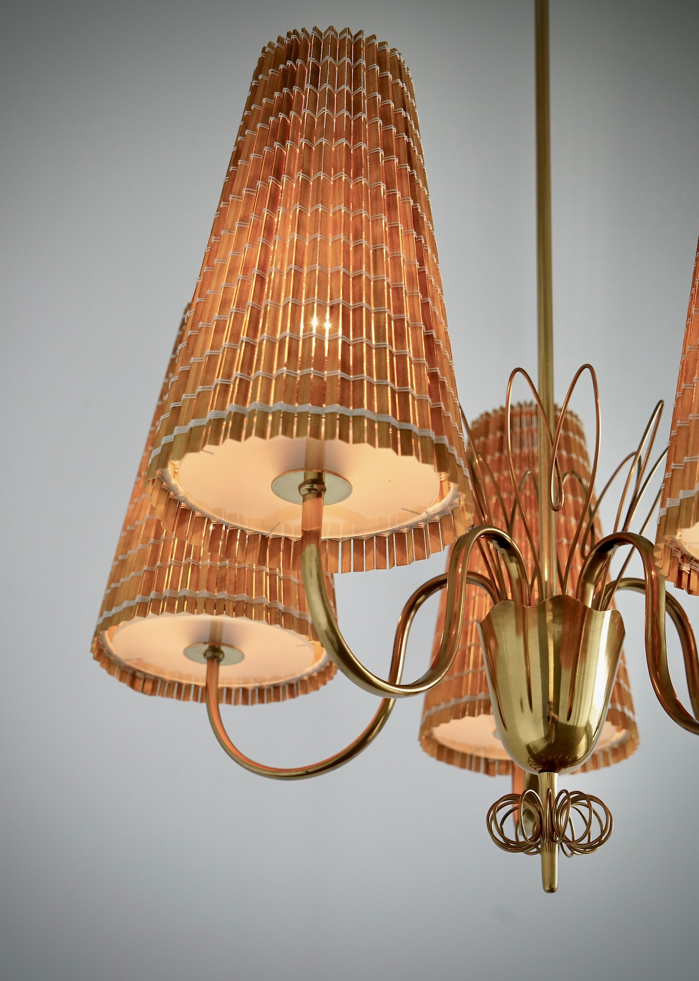 Ottone Un lampadario  da Paavo Tynell  per Taito Oy, Model 9082 in vendita