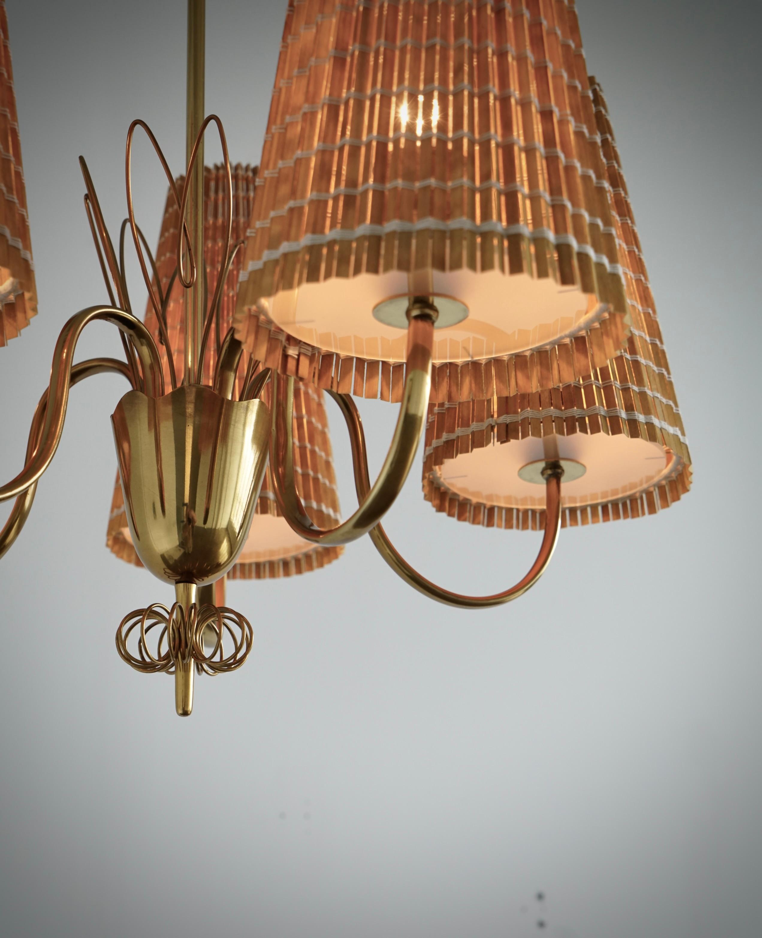 Un lampadario  da Paavo Tynell  per Taito Oy, Model 9082 in vendita 1