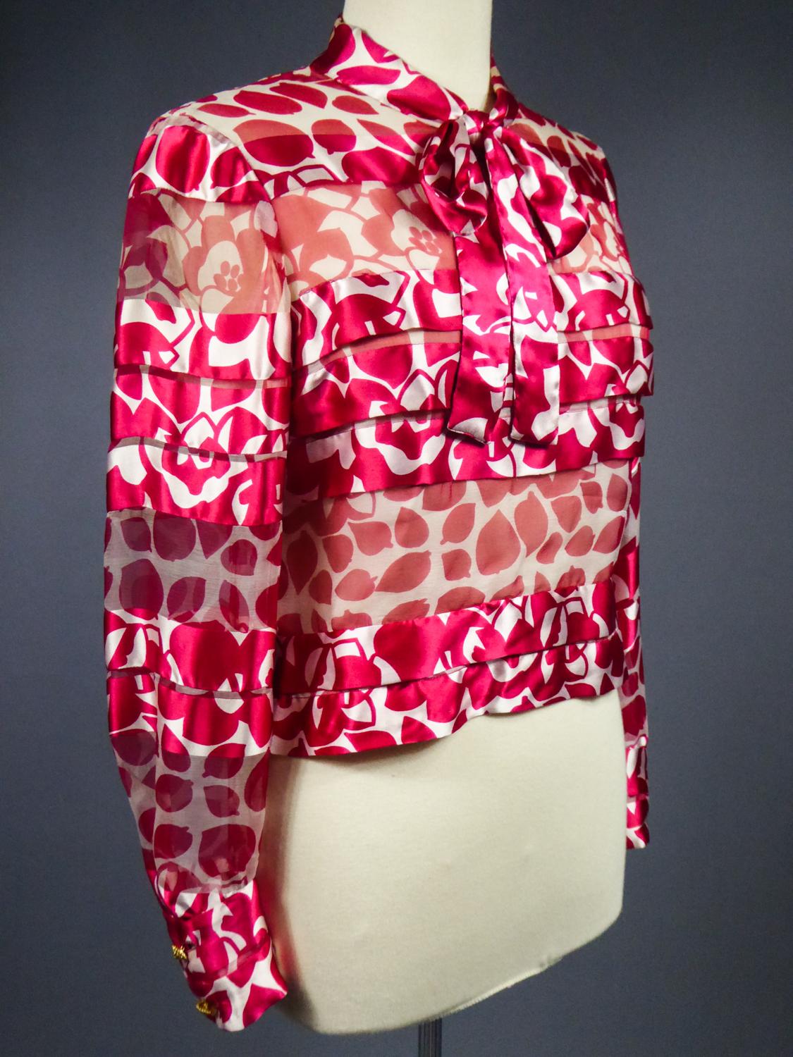 Chanel-Bluse aus bedruckter Seide mit der Nummer 46641, um 1970 im Angebot 5