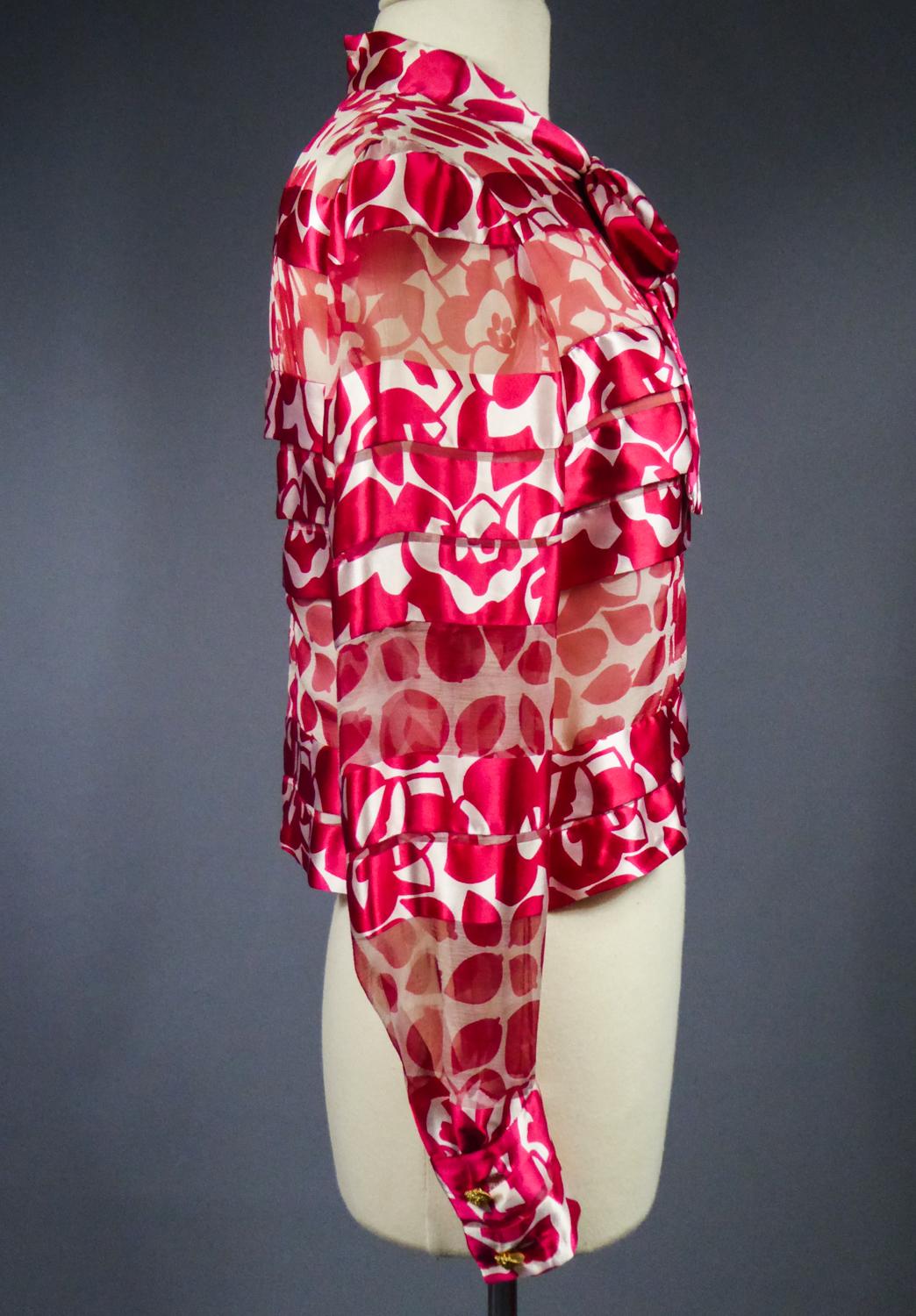 A Chanel Blouse in Printed Silk Numbered 46641 Circa 1970 For Sale 4