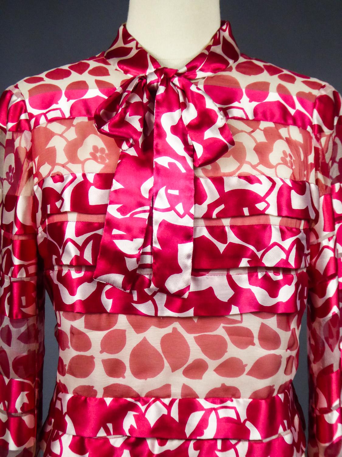 A Chanel Blouse in Printed Silk Numbered 46641 Circa 1970 In Good Condition For Sale In Toulon, FR